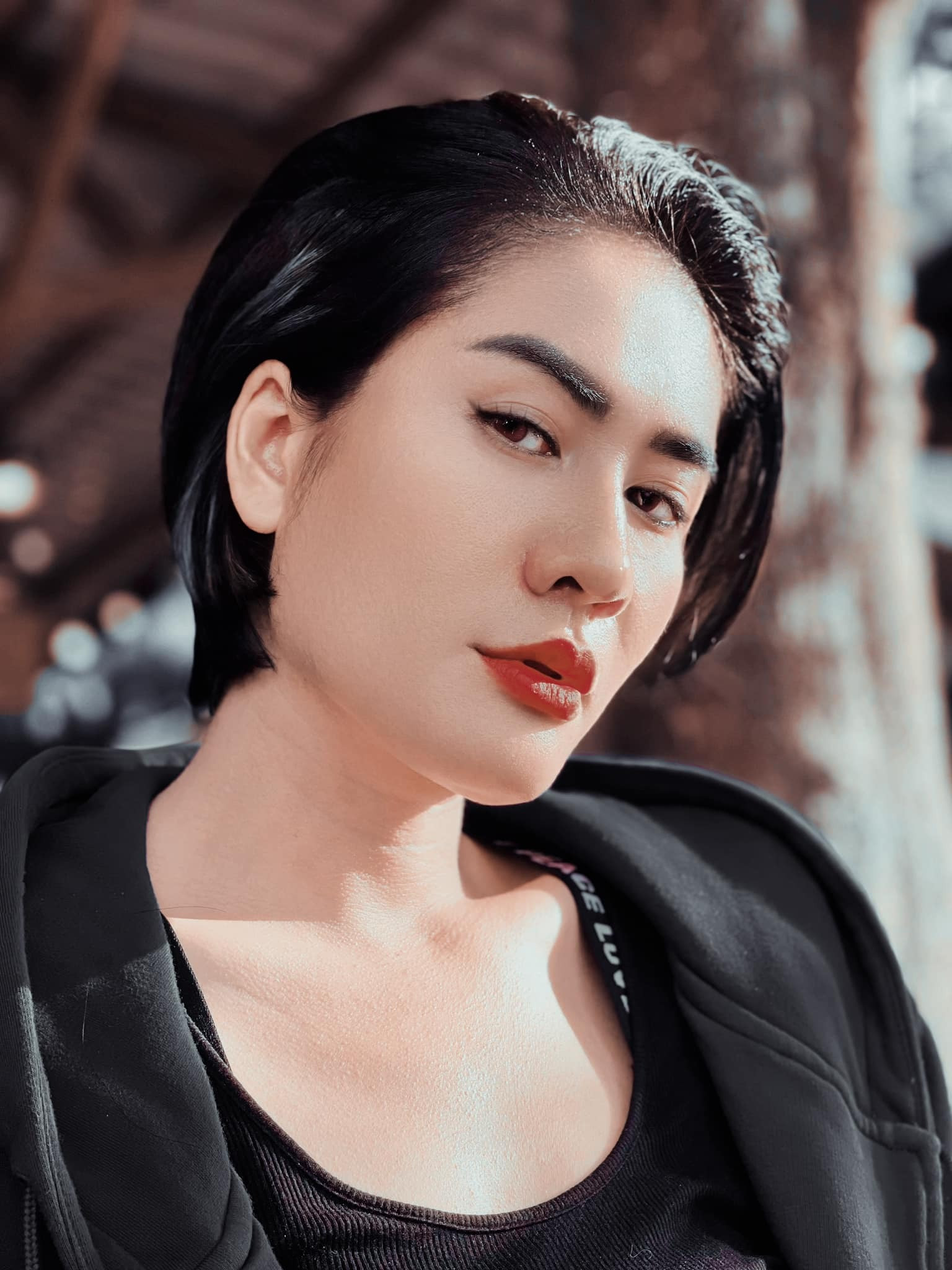 Sao Việt 25/10: Lương Mạnh Hải tái ngộ Hà Tăng, Trương Ngọc Ánh khoe vẻ gợi cảm - 7