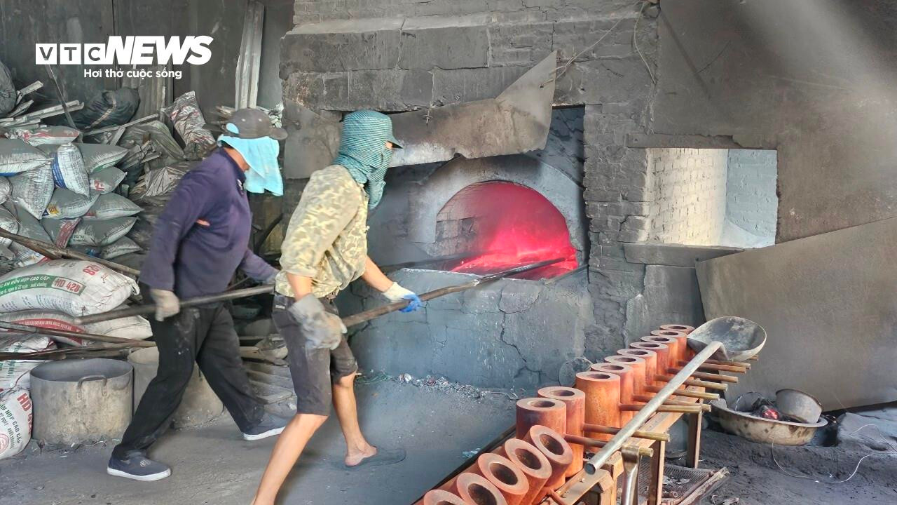 Làng tái chế nhôm ngày đêm mịt mờ khói bụi, mỗi người dân 'cõng' 33 tấn xỉ thải - 2