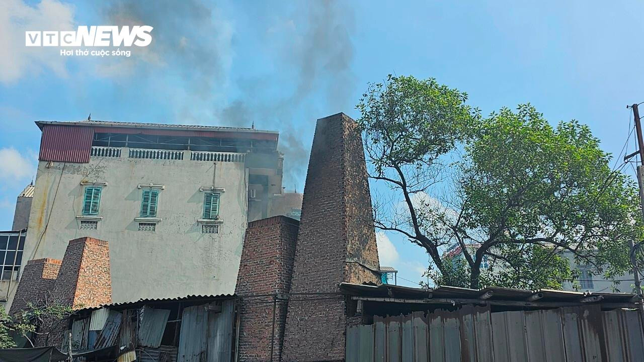 Làng tái chế nhôm ngày đêm mịt mờ khói bụi, mỗi người dân 'cõng' 33 tấn xỉ thải - 5