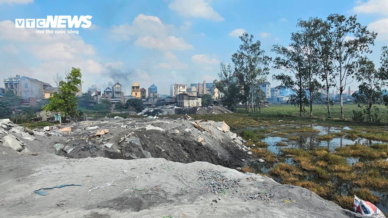 Làng tái chế nhôm ngày đêm mịt mờ khói bụi, mỗi người dân 'cõng' 33 tấn xỉ thải - 8