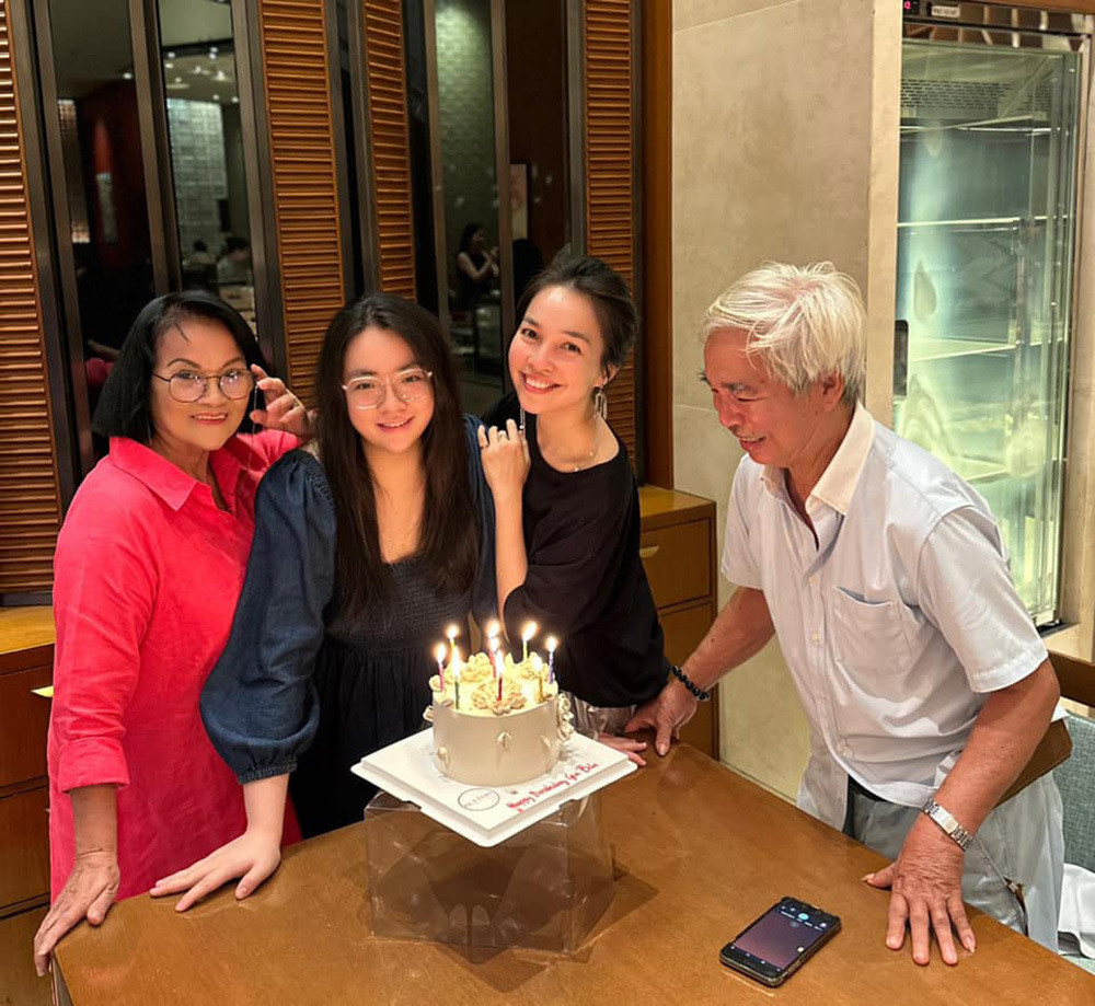 Sao Việt 26/10: Minh Hằng đẹp mặn mà sau sinh, 'cô Xuyến' gợi cảm ở tuổi 48 - 6