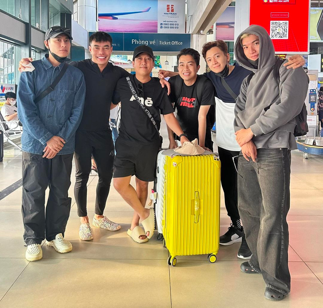 Sao Việt 26/10: Minh Hằng đẹp mặn mà sau sinh, 'cô Xuyến' gợi cảm ở tuổi 48 - 5