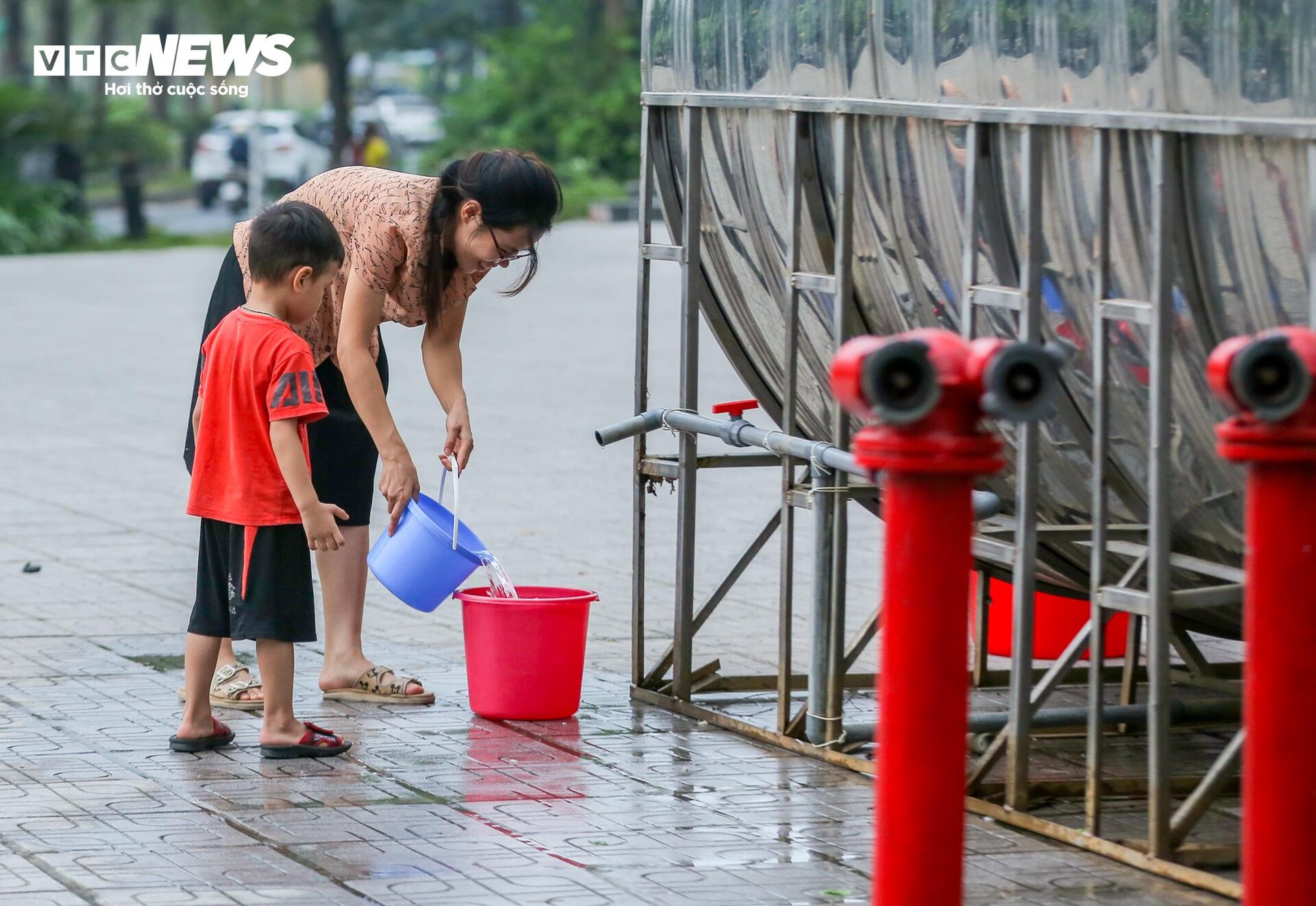 Mất nước sạch suốt 10 ngày, cư dân Khu đô thị Thanh Hà tính chuyện bán nhà  - 13