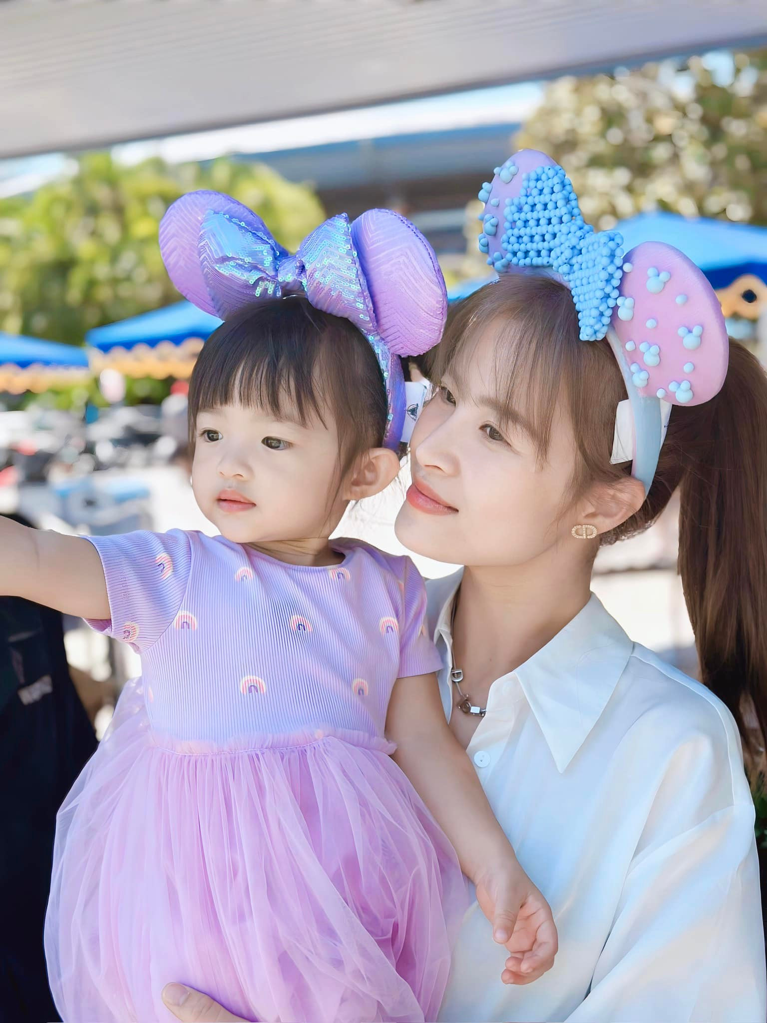 Sao Việt 28/10: Sam báo tin vui, con gái Quyền Linh hóa trang Halloween khác lạ - 2