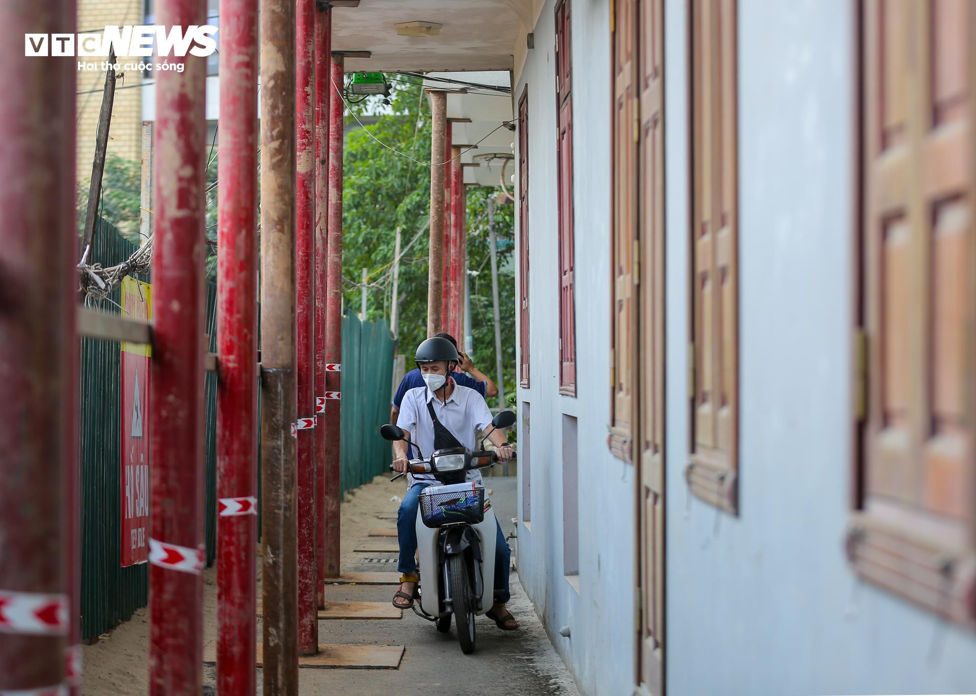 Hà Nội: Nhà kiên cố bỗng nứt toác chờ sập, dân khốn khổ di dời khẩn cấp - 3