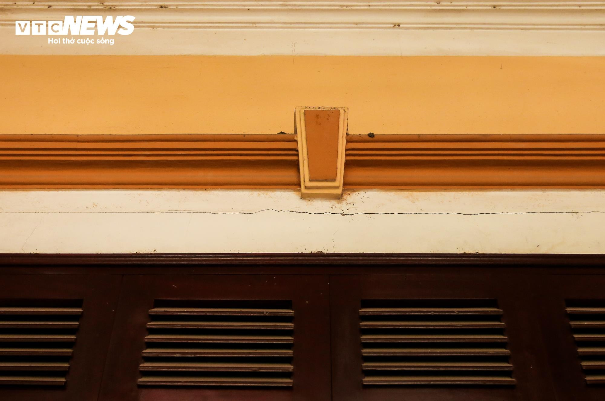 Hà Nội: Nhà kiên cố bỗng nứt toác chờ sập, dân khốn khổ di dời khẩn cấp - 20