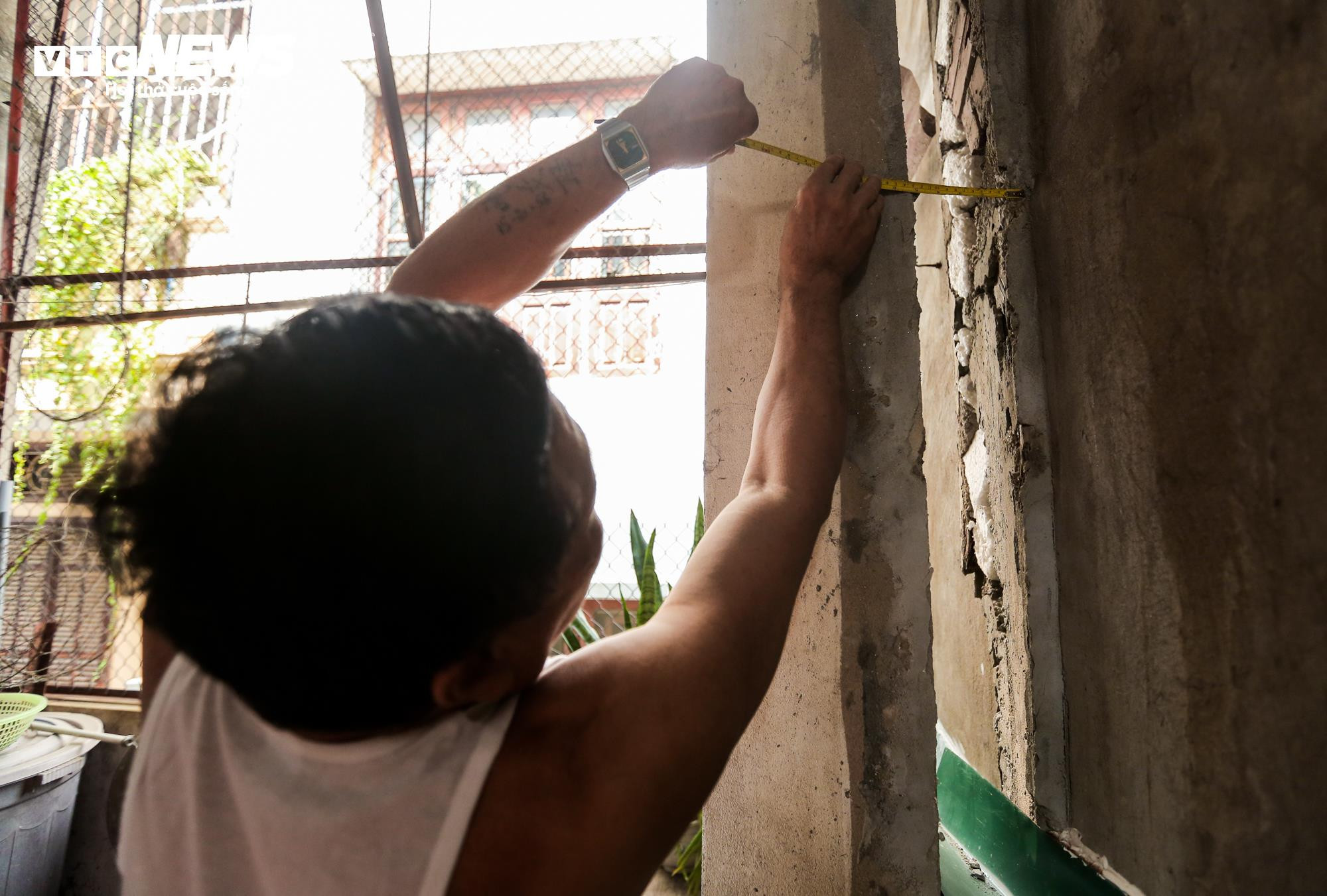 Hà Nội: Nhà kiên cố bỗng nứt toác chờ sập, dân khốn khổ di dời khẩn cấp - 19