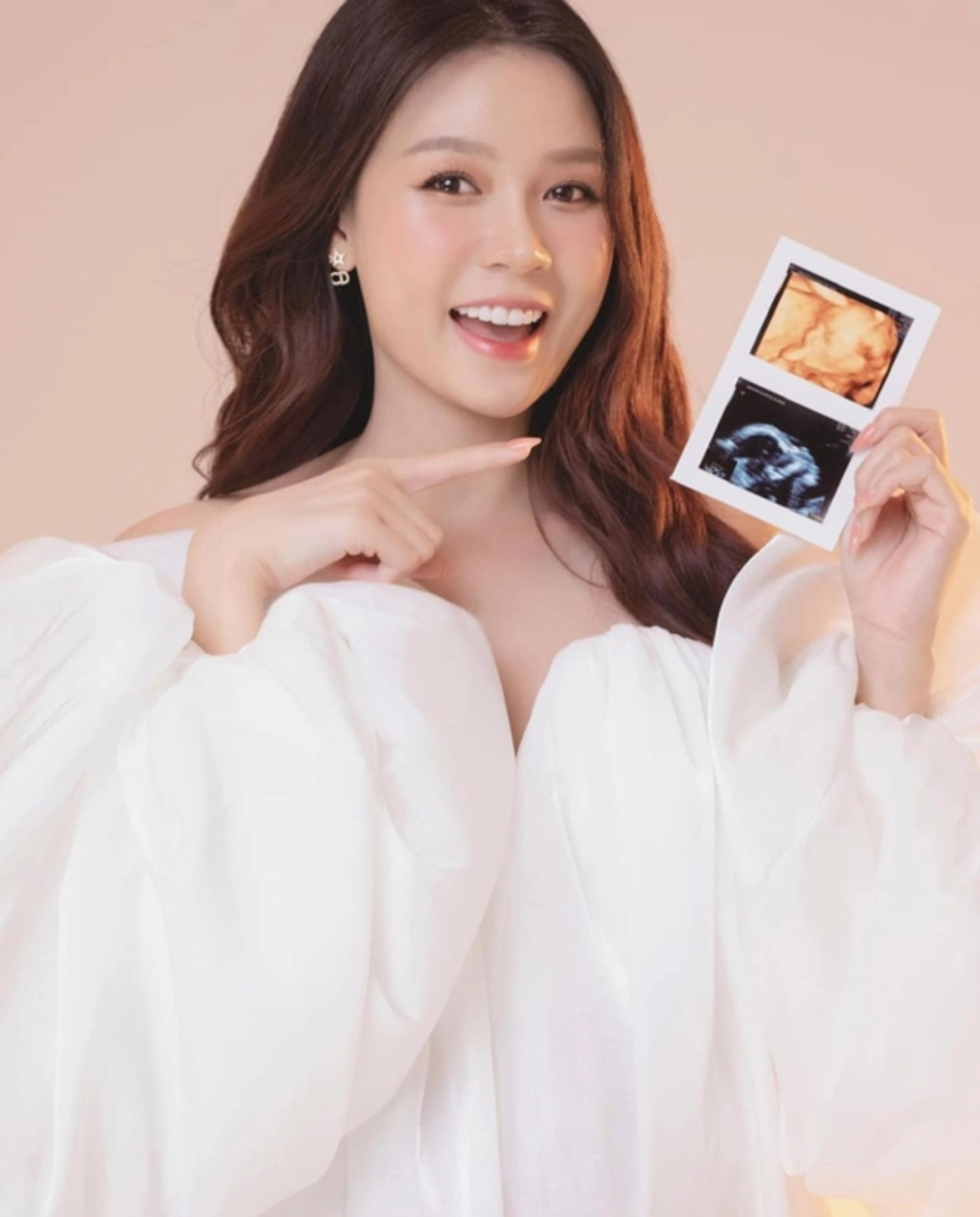 Sao Việt 28/10: Sam báo tin vui, con gái Quyền Linh hóa trang Halloween khác lạ - 1