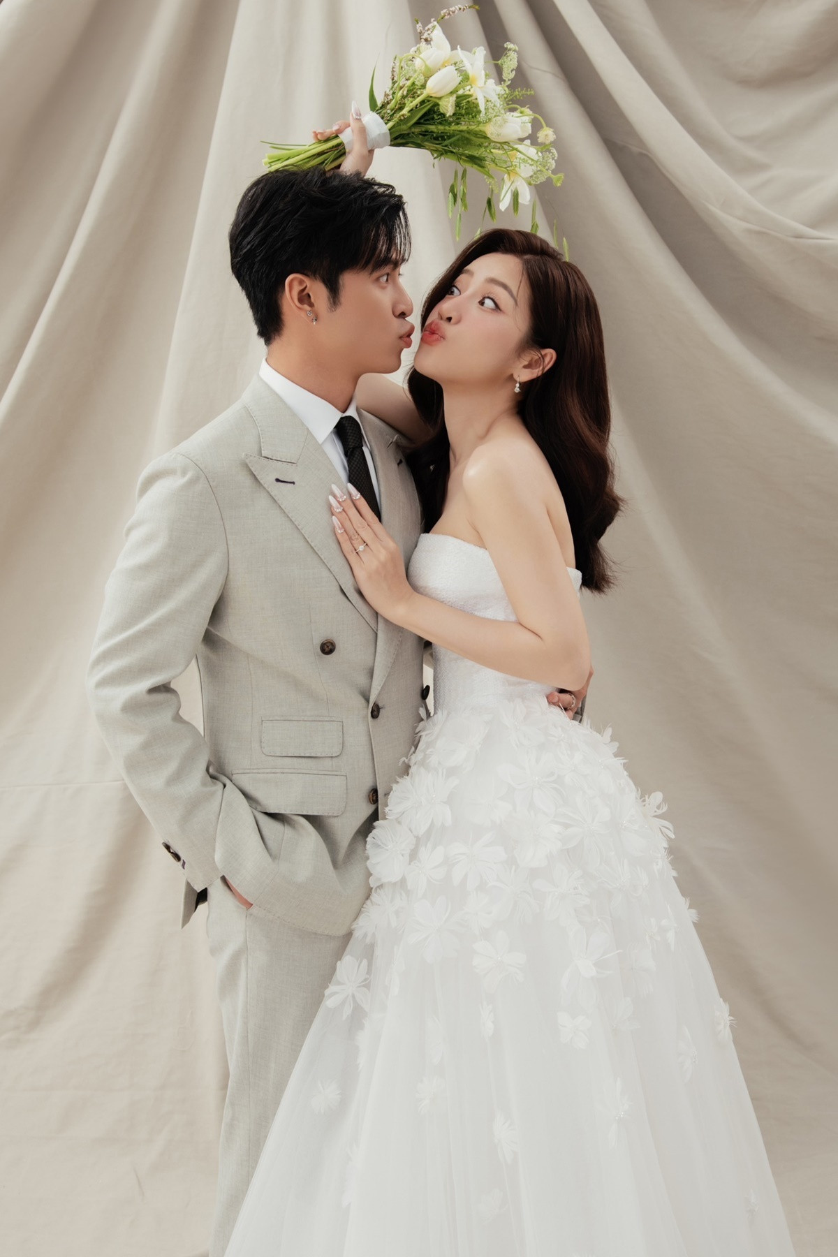 Sao Việt 28/10: Sam báo tin vui, con gái Quyền Linh hóa trang Halloween khác lạ - 8