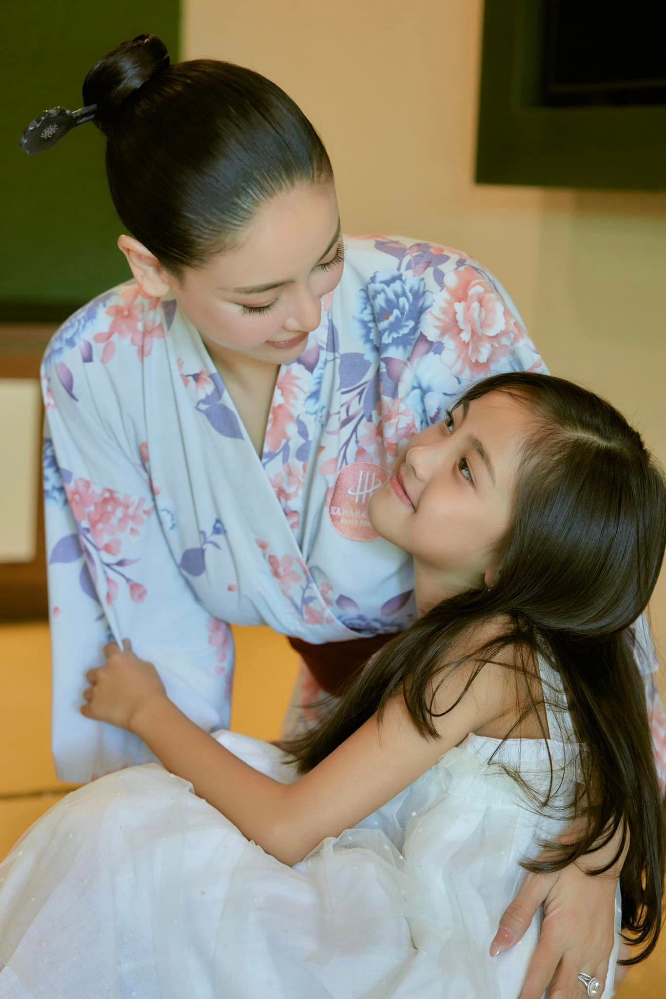 Sao Việt 30/10: Cường Đô La 'một nách 2 con', Đan Trường thân thiết bên vợ cũ - 11