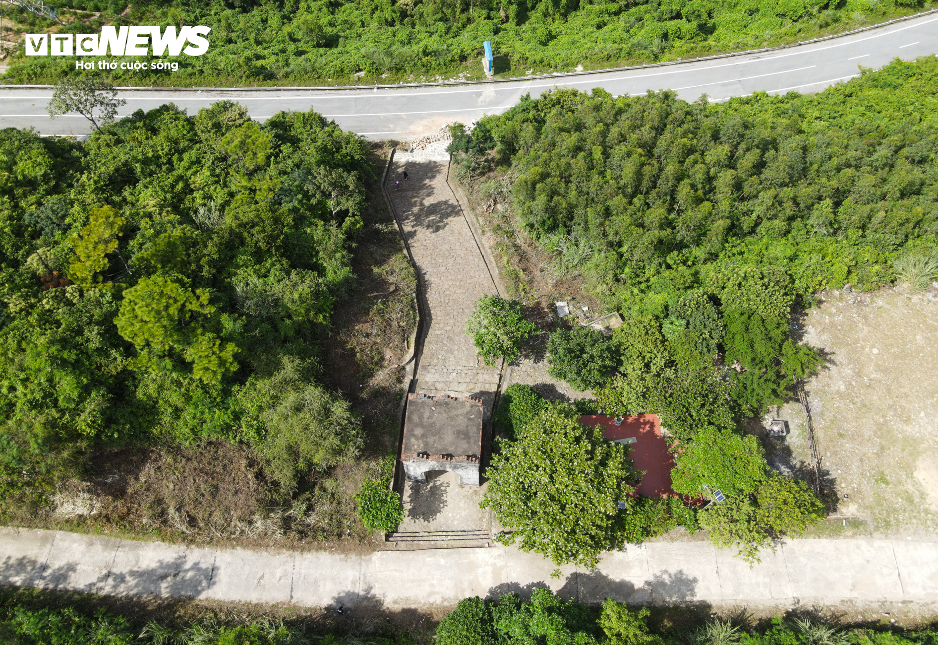 Khám phá 'cổng trời' gần 200 tuổi trên đỉnh Đèo Ngang - 5