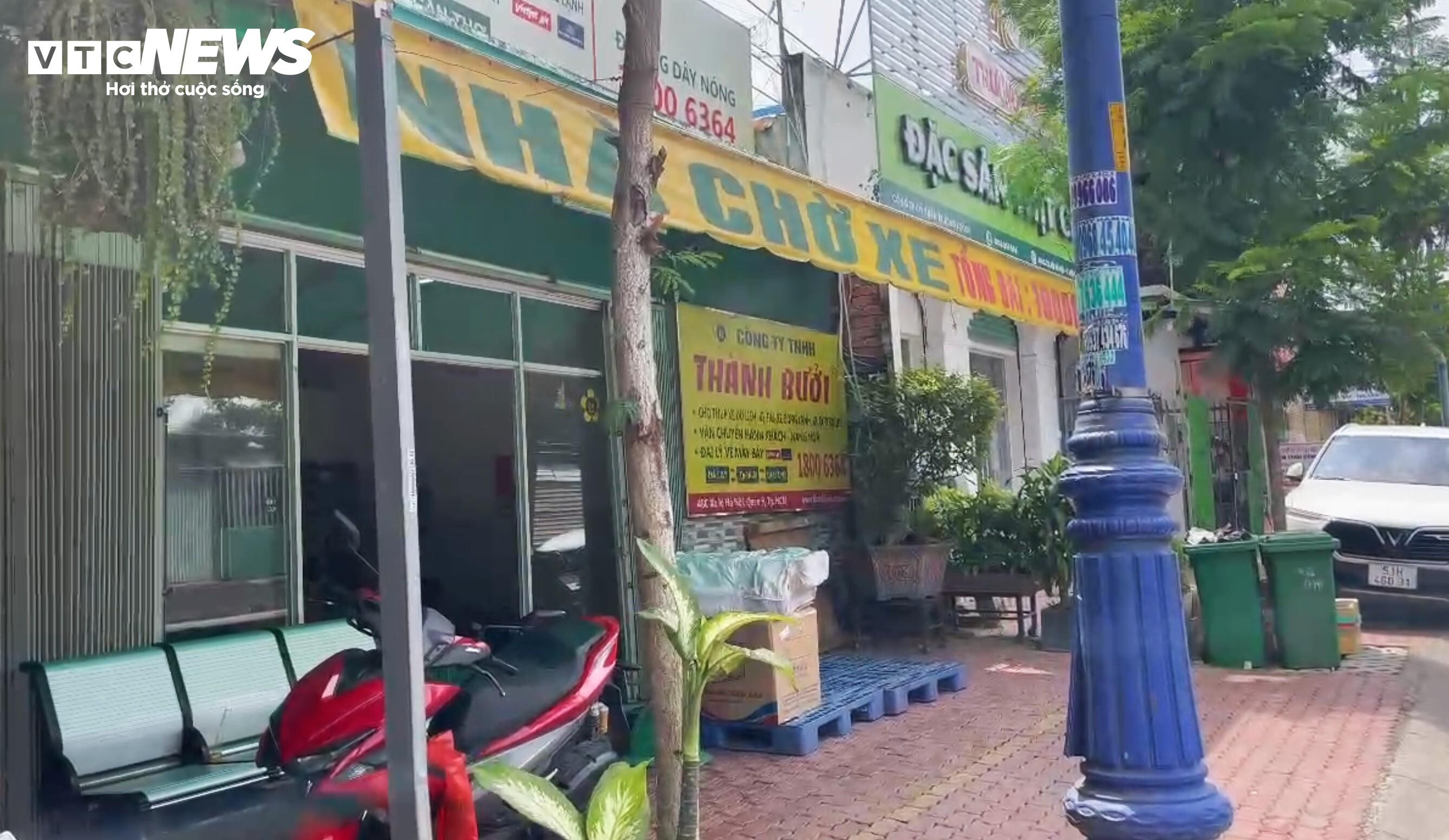 Các chi nhánh xe Thành Bưởi ở TP.HCM đóng cửa, trụ sở chính vắng vẻ - 10