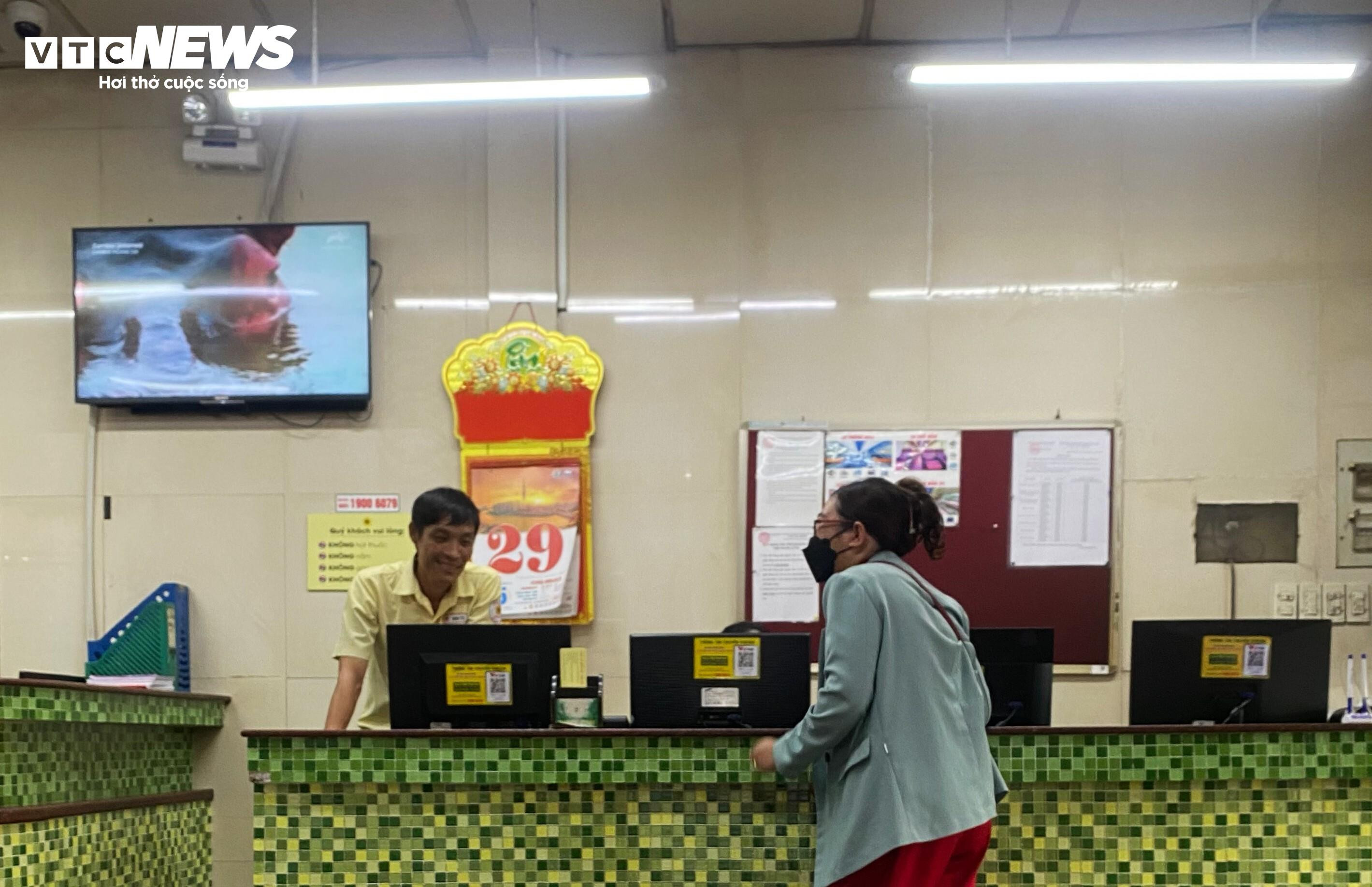 Các chi nhánh xe Thành Bưởi ở TP.HCM đóng cửa, trụ sở chính vắng vẻ - 3