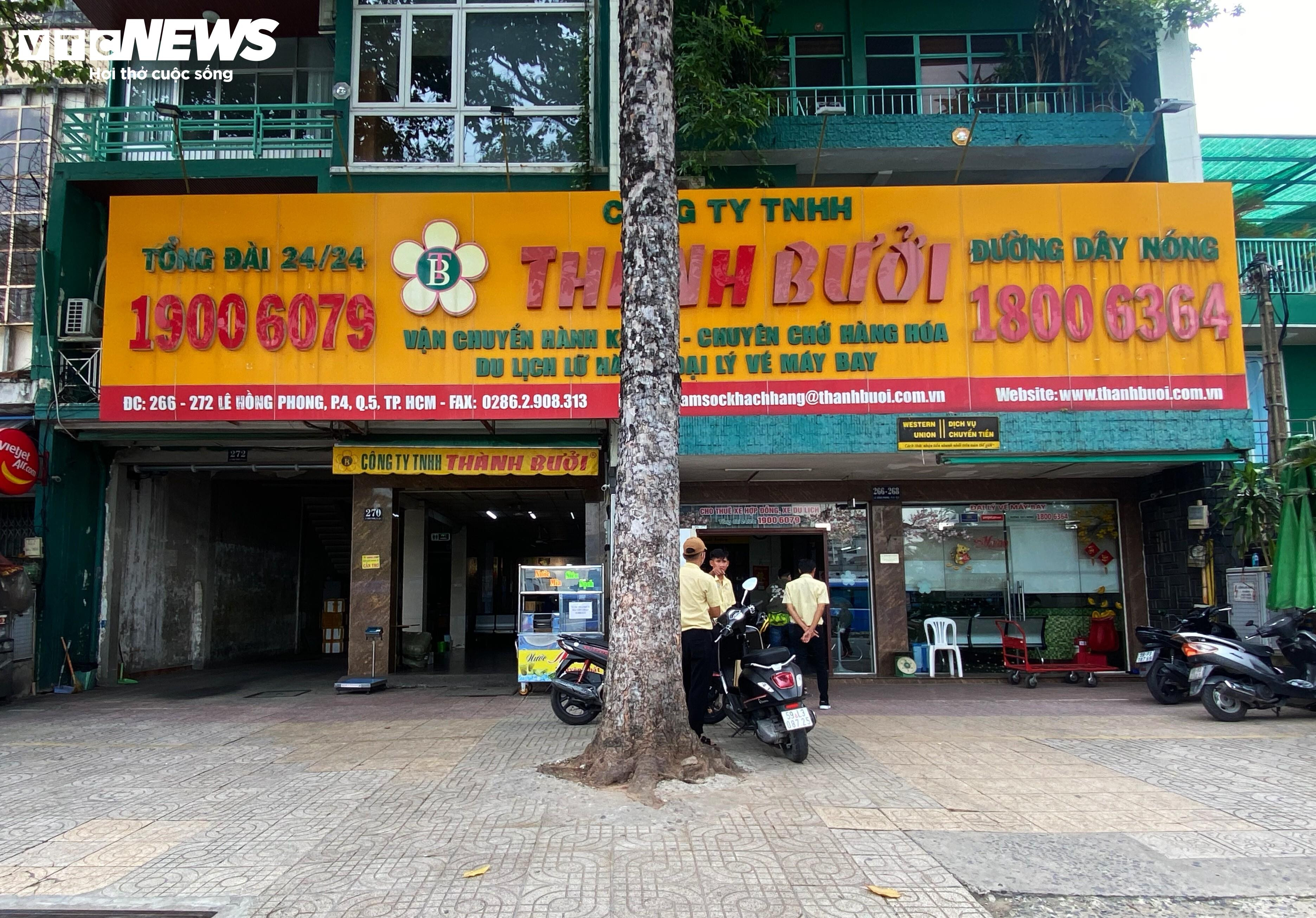 Các chi nhánh xe Thành Bưởi ở TP.HCM đóng cửa, trụ sở chính vắng vẻ - 1