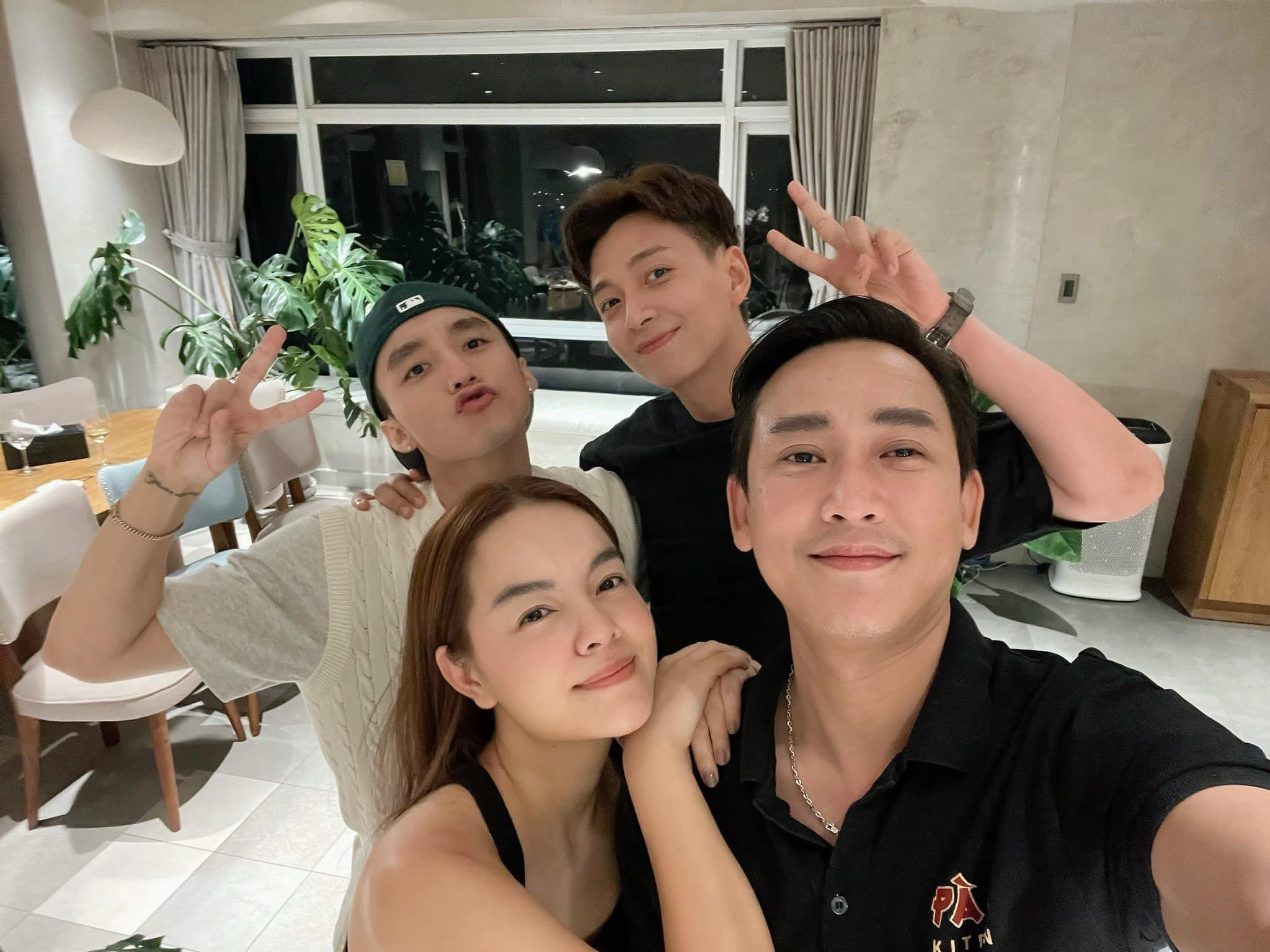 Sao Việt 31/10: Dàn sao 'Chàng trai năm ấy' hội ngộ, Như Quỳnh trẻ đẹp tuổi 53 - 1