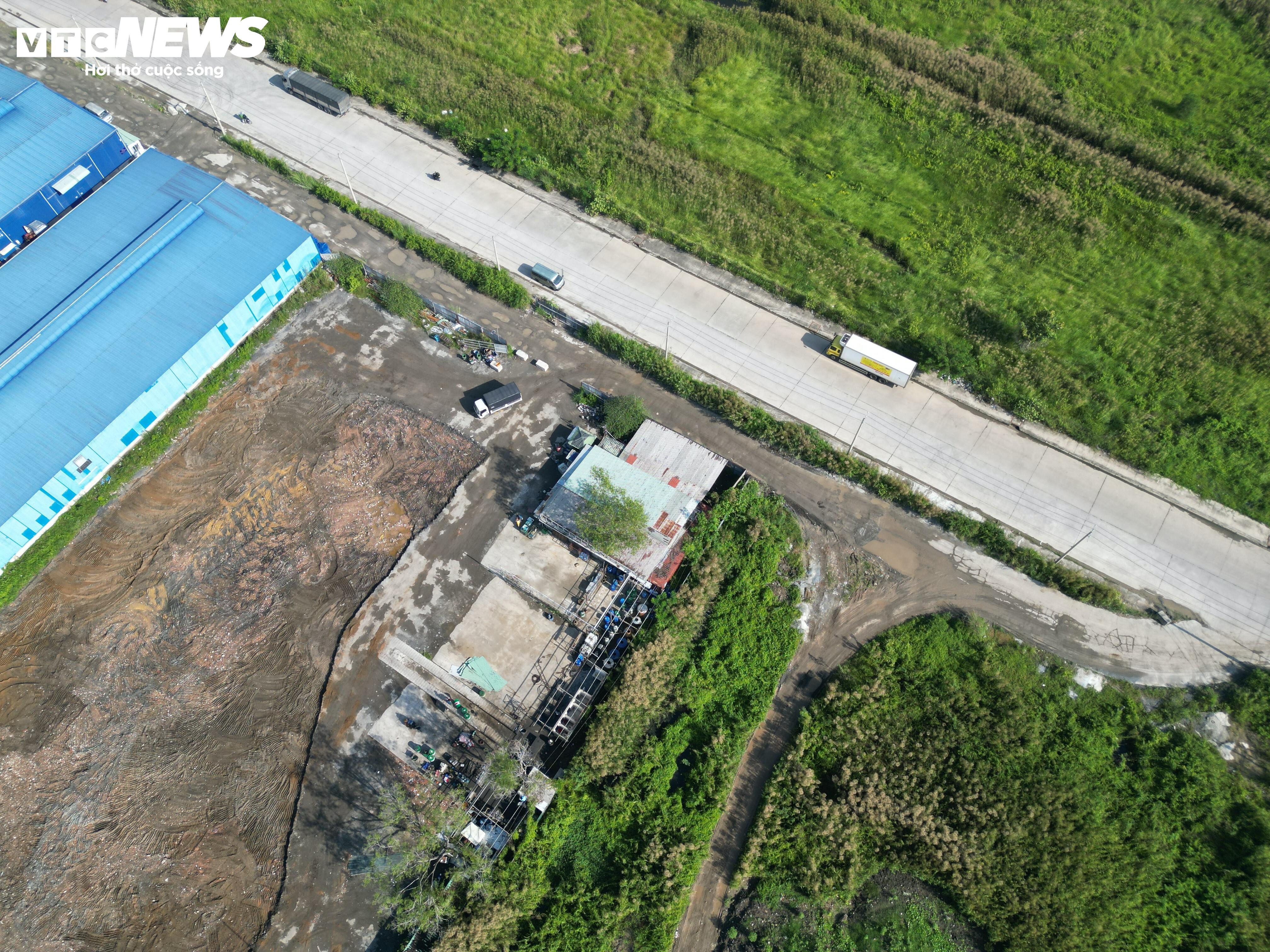 Cận cảnh bãi đỗ xe 10.000 m2 của Thành Bưởi vừa bị đề nghị cung cấp pháp lý - 5