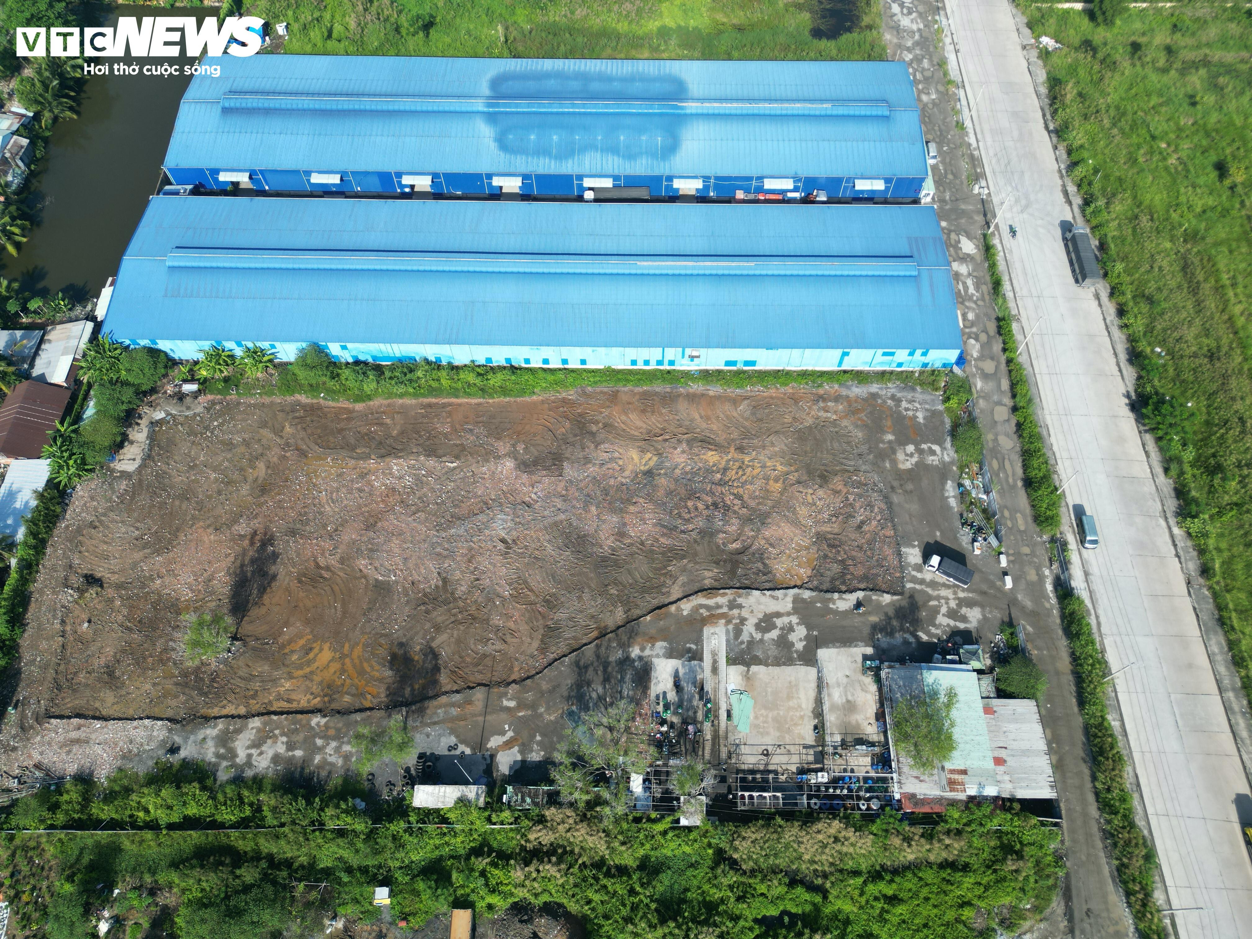 Cận cảnh bãi đỗ xe 10.000 m2 của Thành Bưởi vừa bị đề nghị cung cấp pháp lý - 1