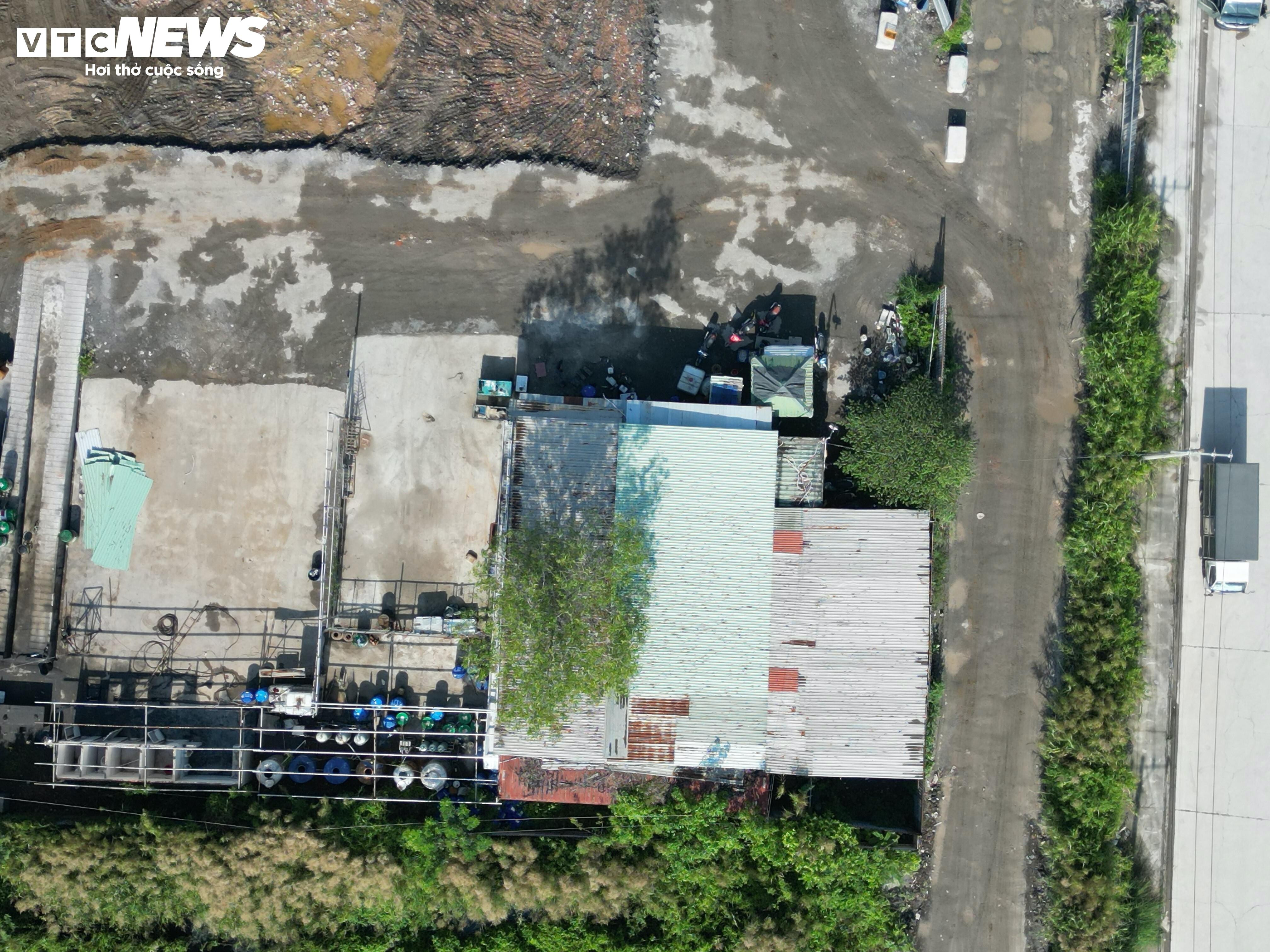 Cận cảnh bãi đỗ xe 10.000 m2 của Thành Bưởi vừa bị đề nghị cung cấp pháp lý - 2