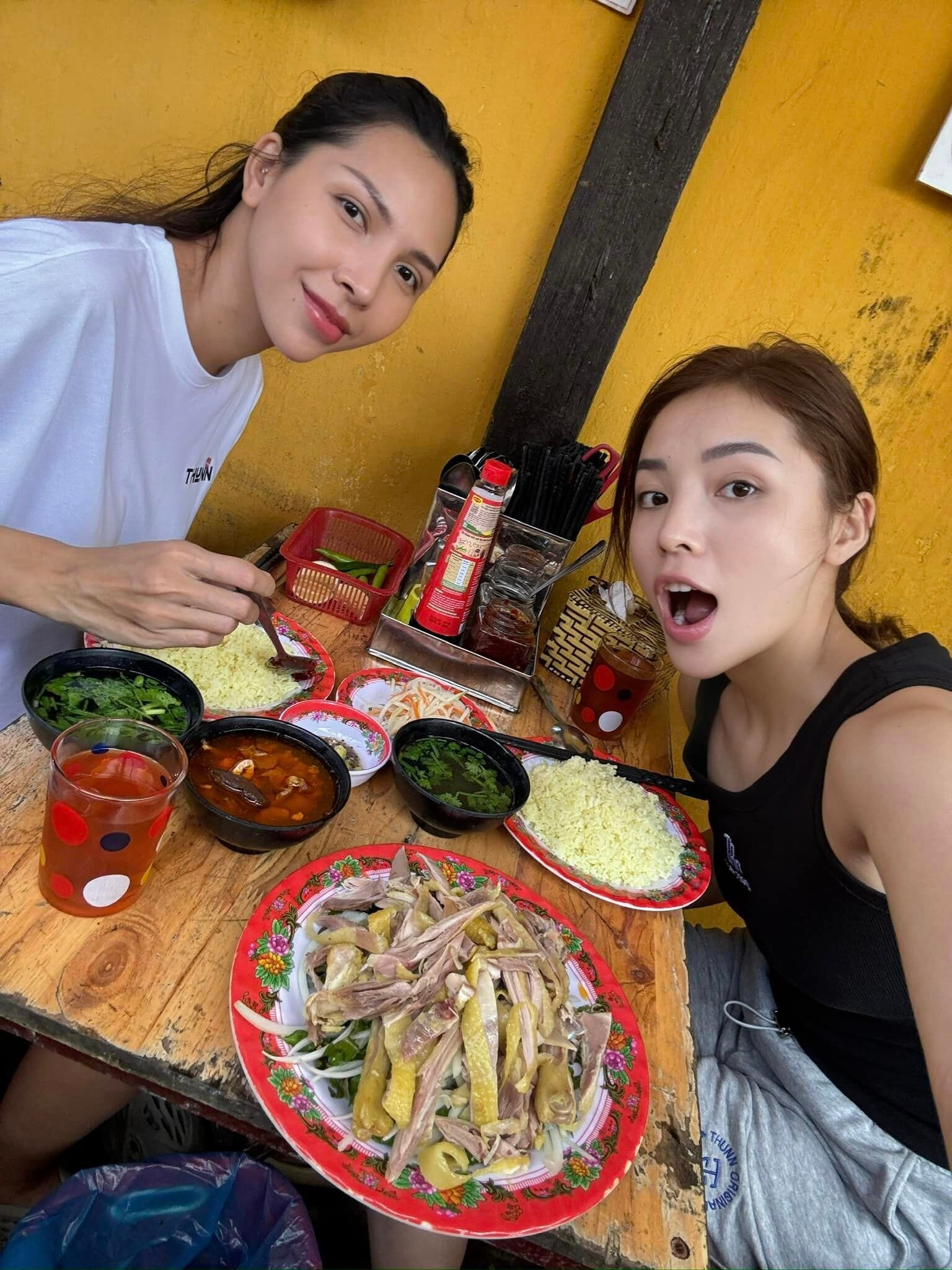 Sao Việt 2/11: Minh Hằng khoe bụng thon gọn, cháu gái Vũ Linh tình tứ bên chồng - 4