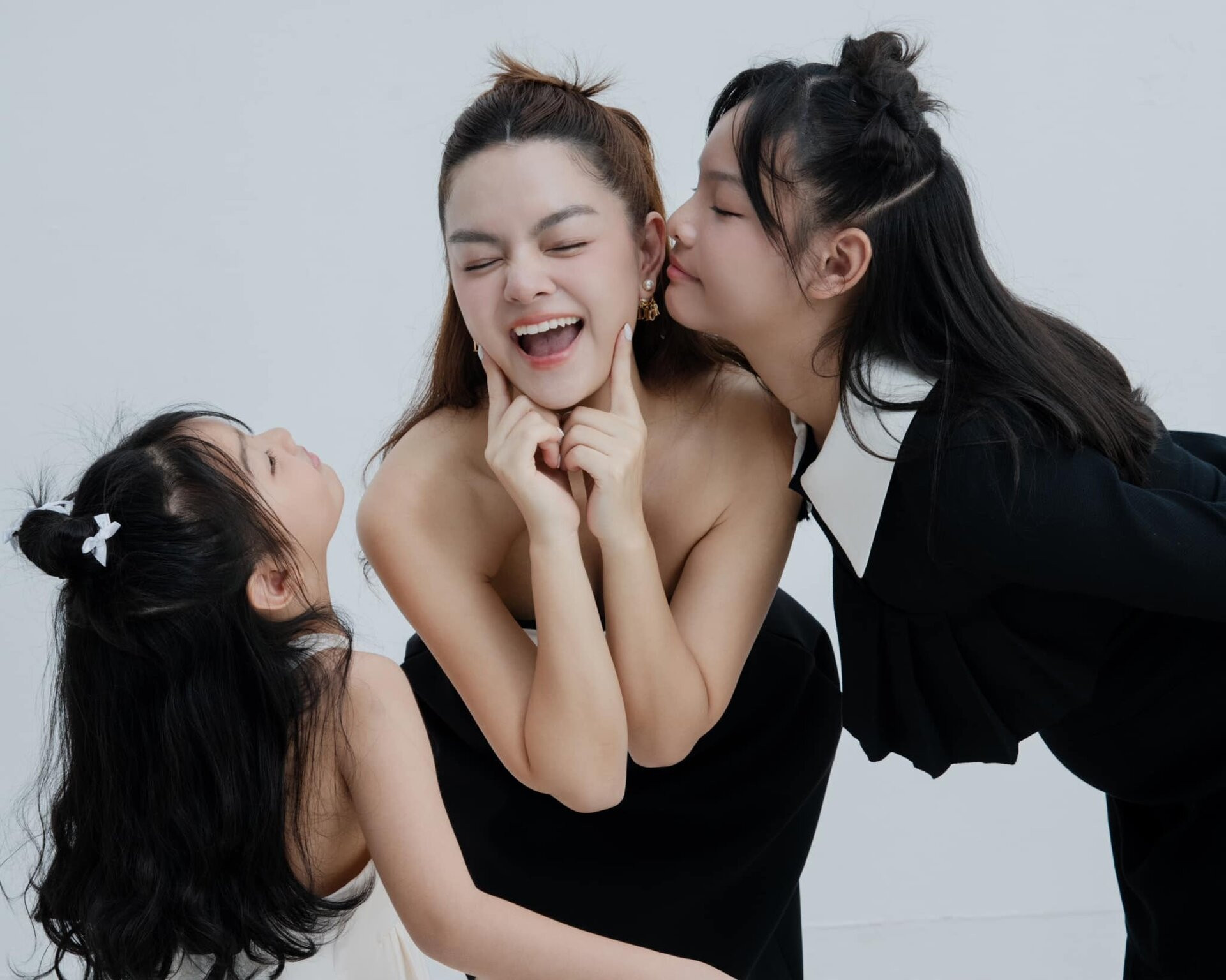 Sao Việt 2/11: Minh Hằng khoe bụng thon gọn, cháu gái Vũ Linh tình tứ bên chồng - 7