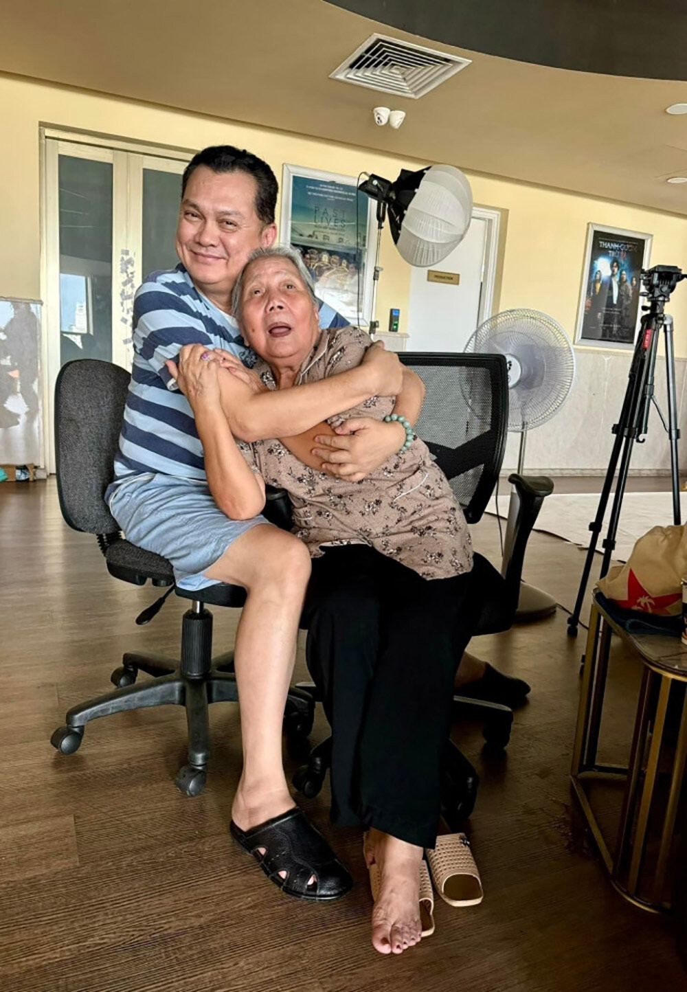 Sao Việt 2/11: Minh Hằng khoe bụng thon gọn, cháu gái Vũ Linh tình tứ bên chồng - 13