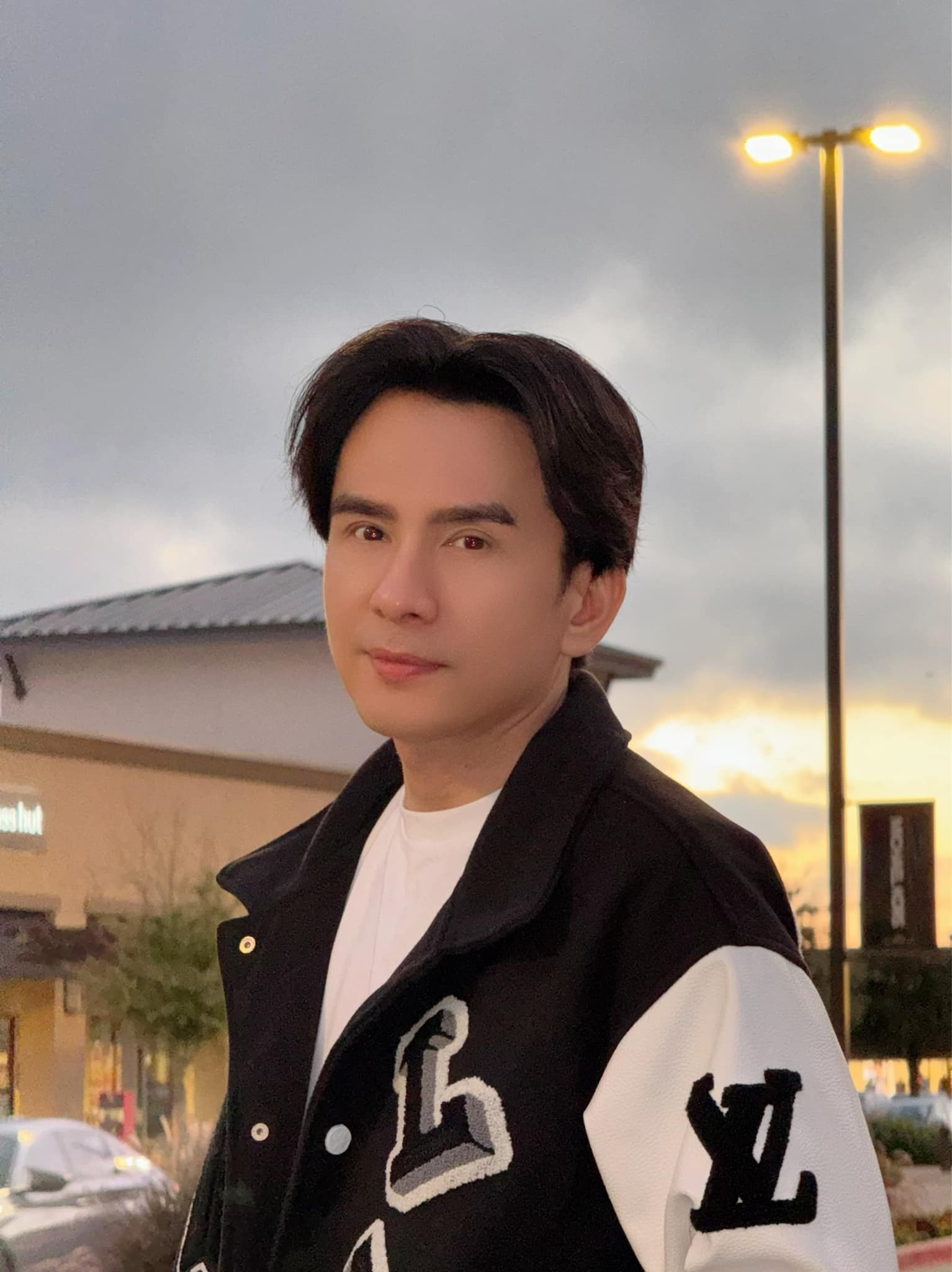 Sao Việt 3/11: Hồng Nhung nóng bỏng thời trẻ, Mạnh Trường kỷ niệm 15 năm cưới - 11