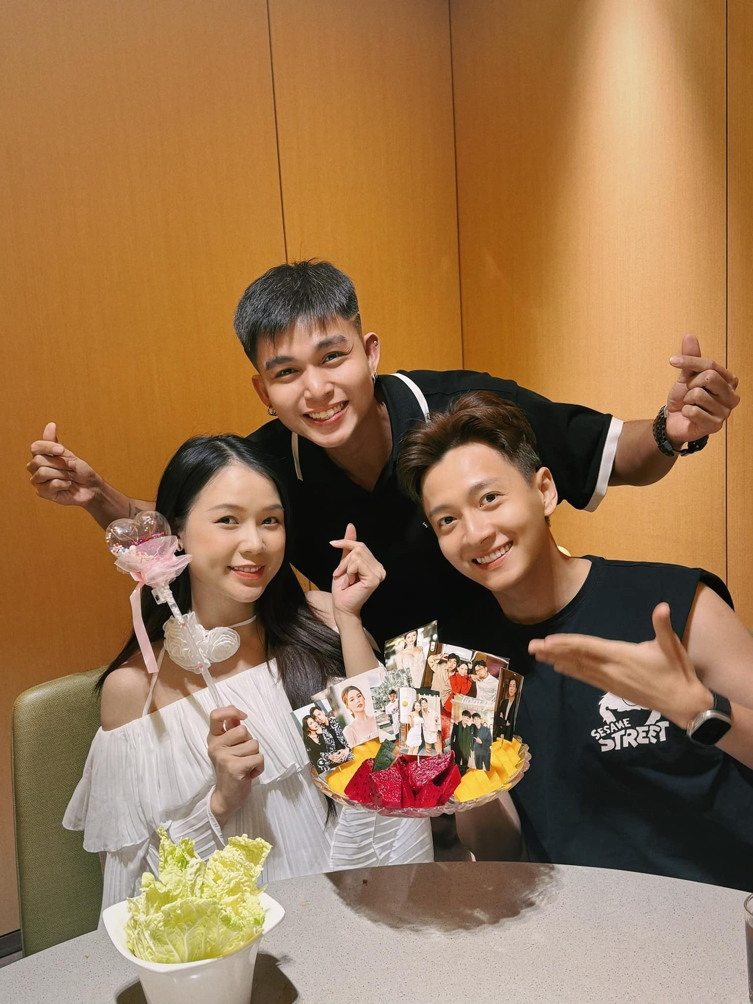 Sao Việt 3/11: Hồng Nhung nóng bỏng thời trẻ, Mạnh Trường kỷ niệm 15 năm cưới - 5