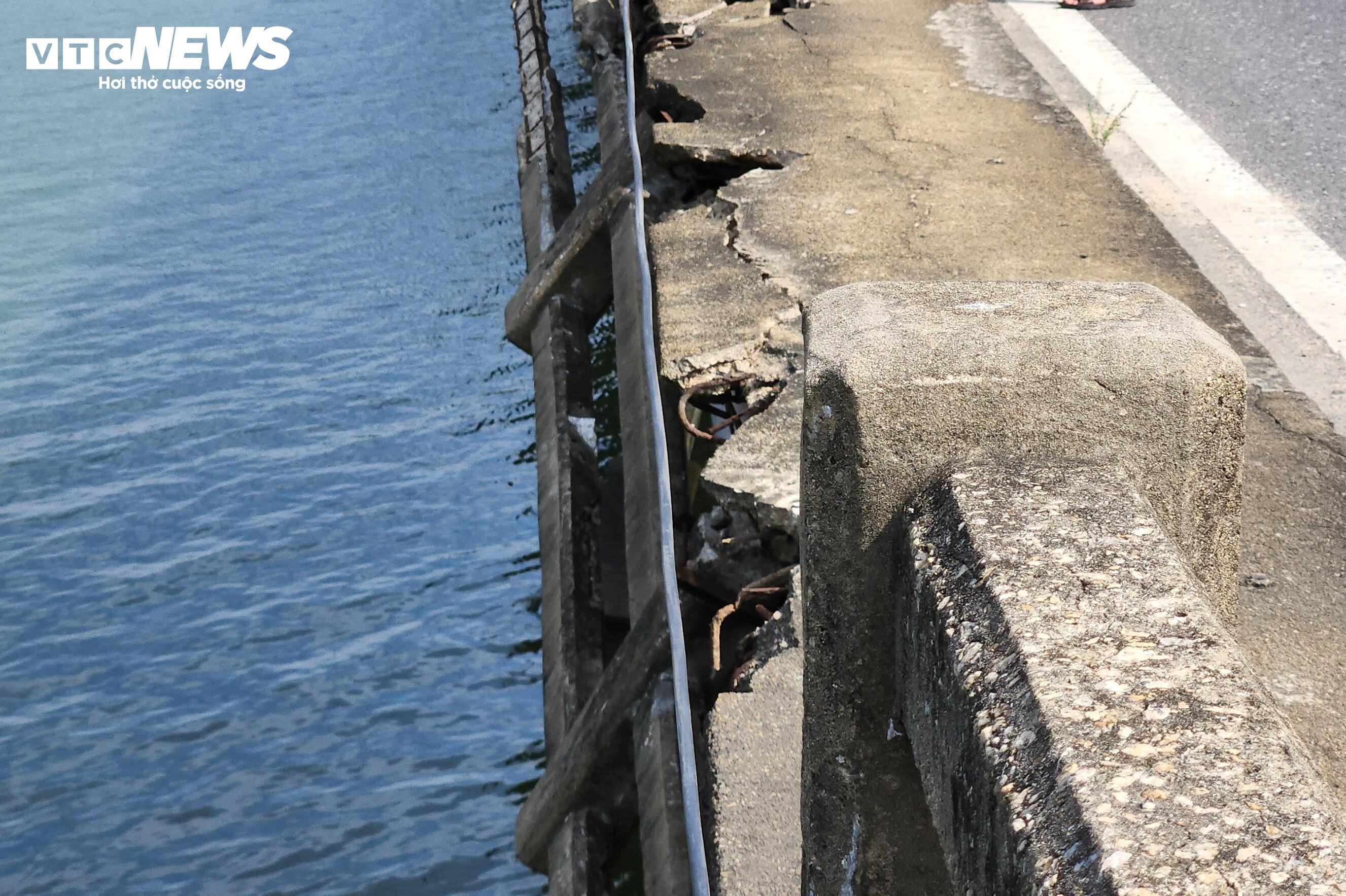 Cận cảnh cầu Câu Lâu ở Quảng Nam hư hỏng, ô tô vẫn bất chấp qua lại - 2