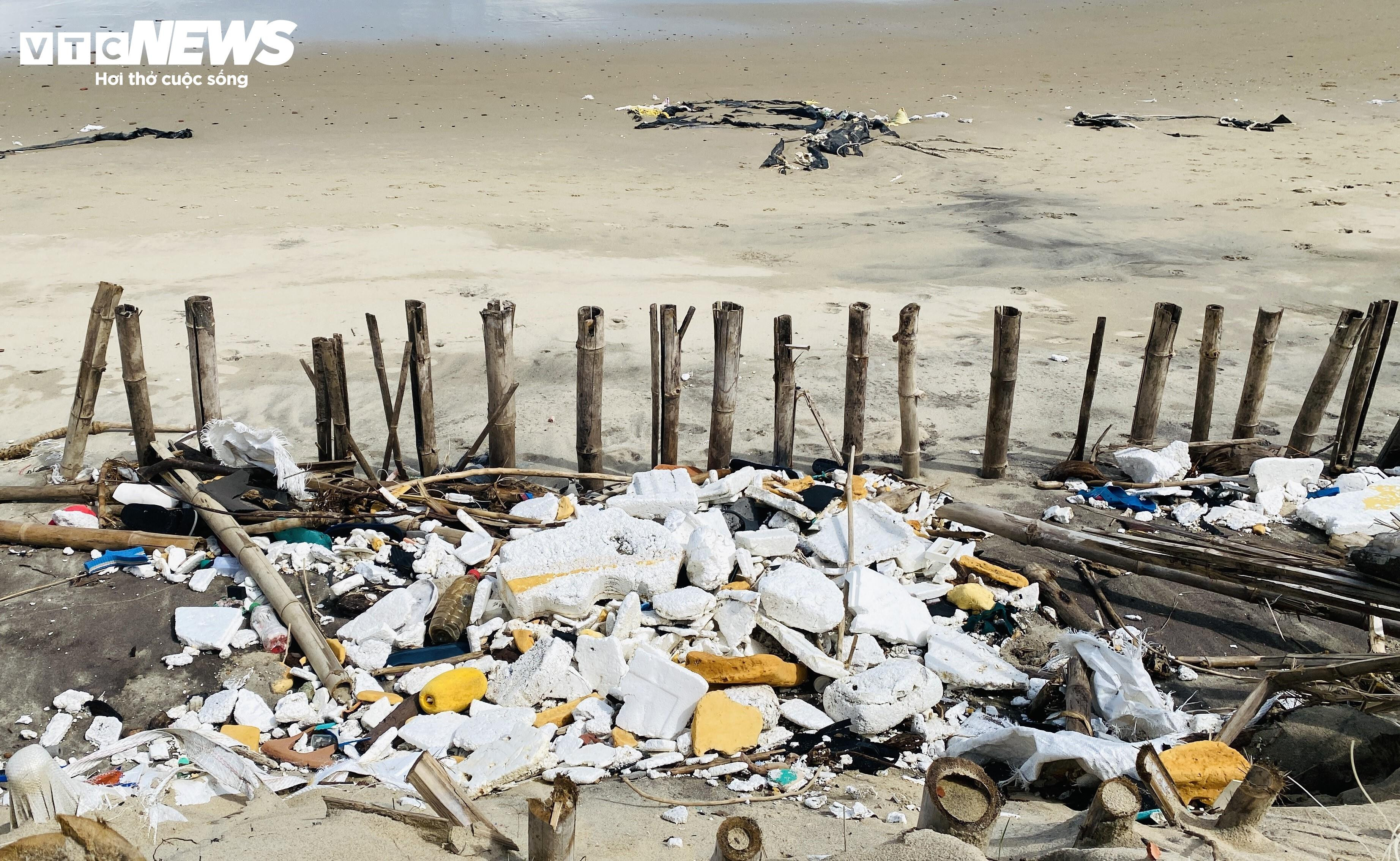  Sạt lở, rác thải tàn phá bãi biển đẹp nhất châu Á - 8