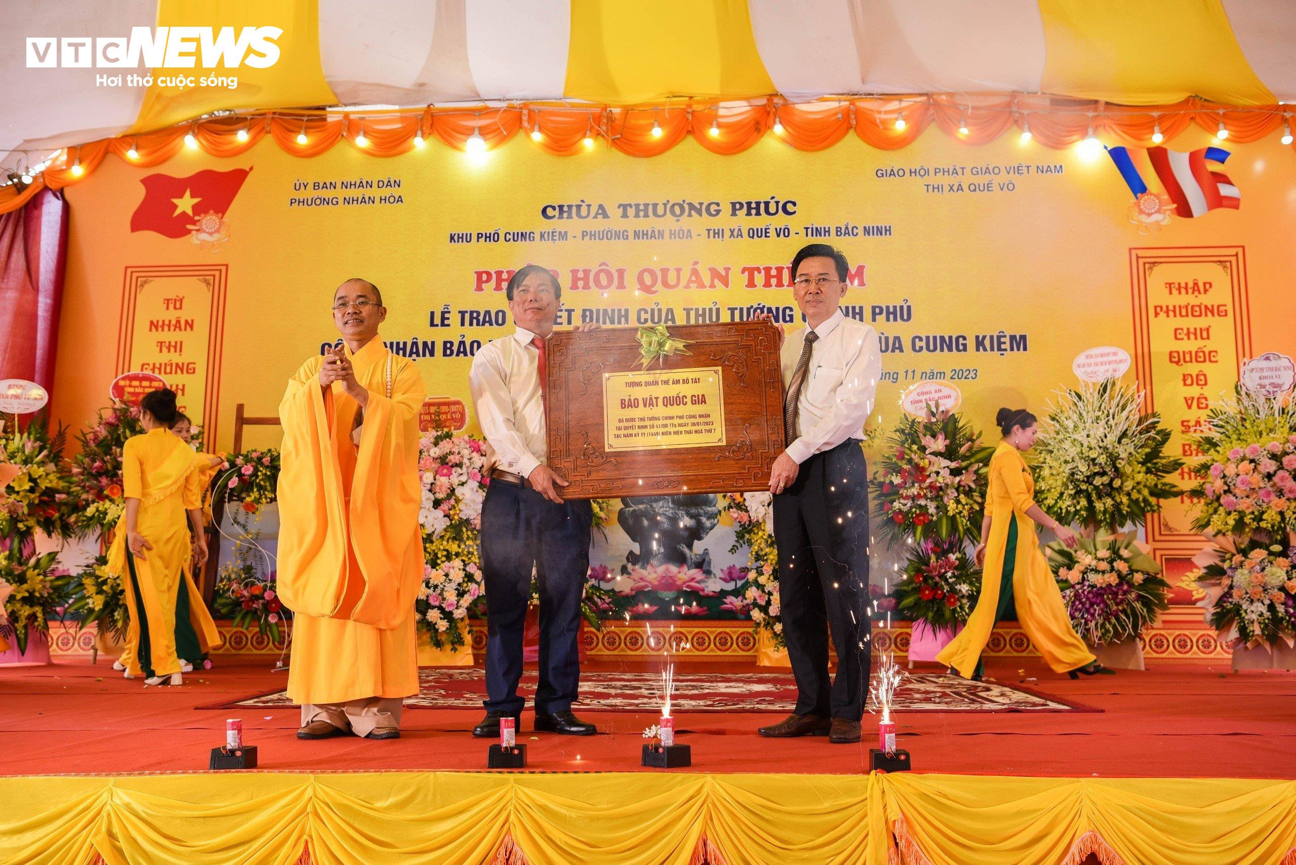 Cận cảnh pho tượng Quán thế âm được khắc niên đại sớm nhất Việt Nam - 12