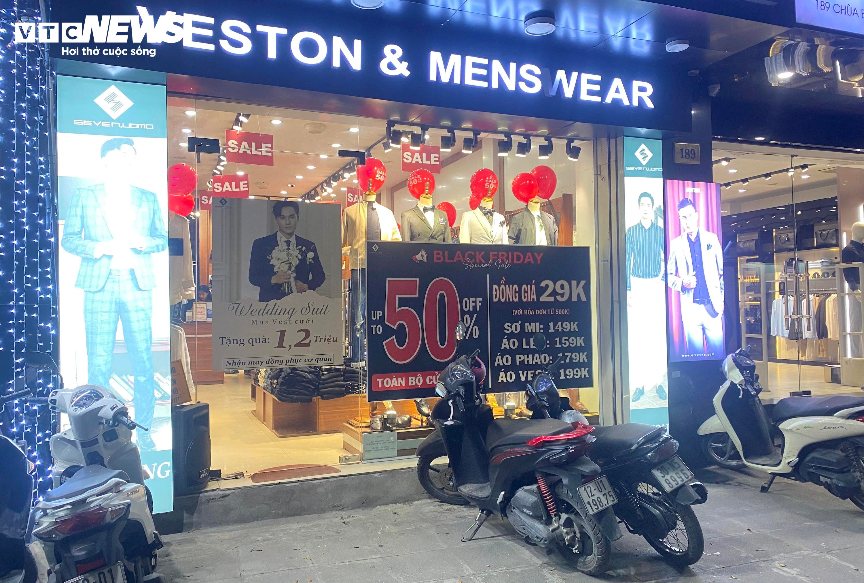 Sát đại hội siêu giảm giá 11/11, 'thủ phủ' thời trang Hà Nội vắng hoe - 3