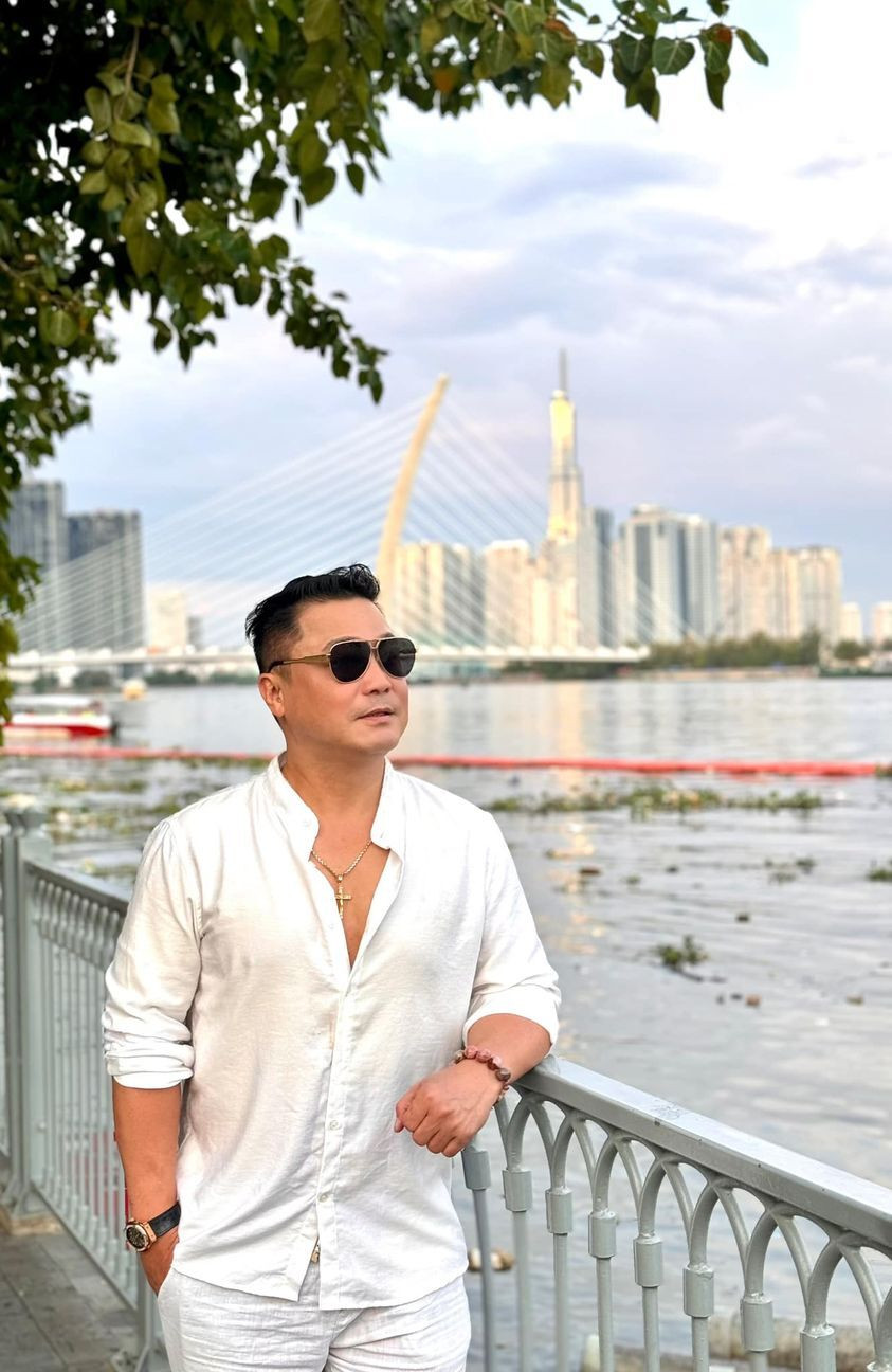 Sao Việt 13/11: Cháu gái Vũ Linh tươi tắn bên mẹ, Lâm Khánh Chi khoe 'tình mới' - 13