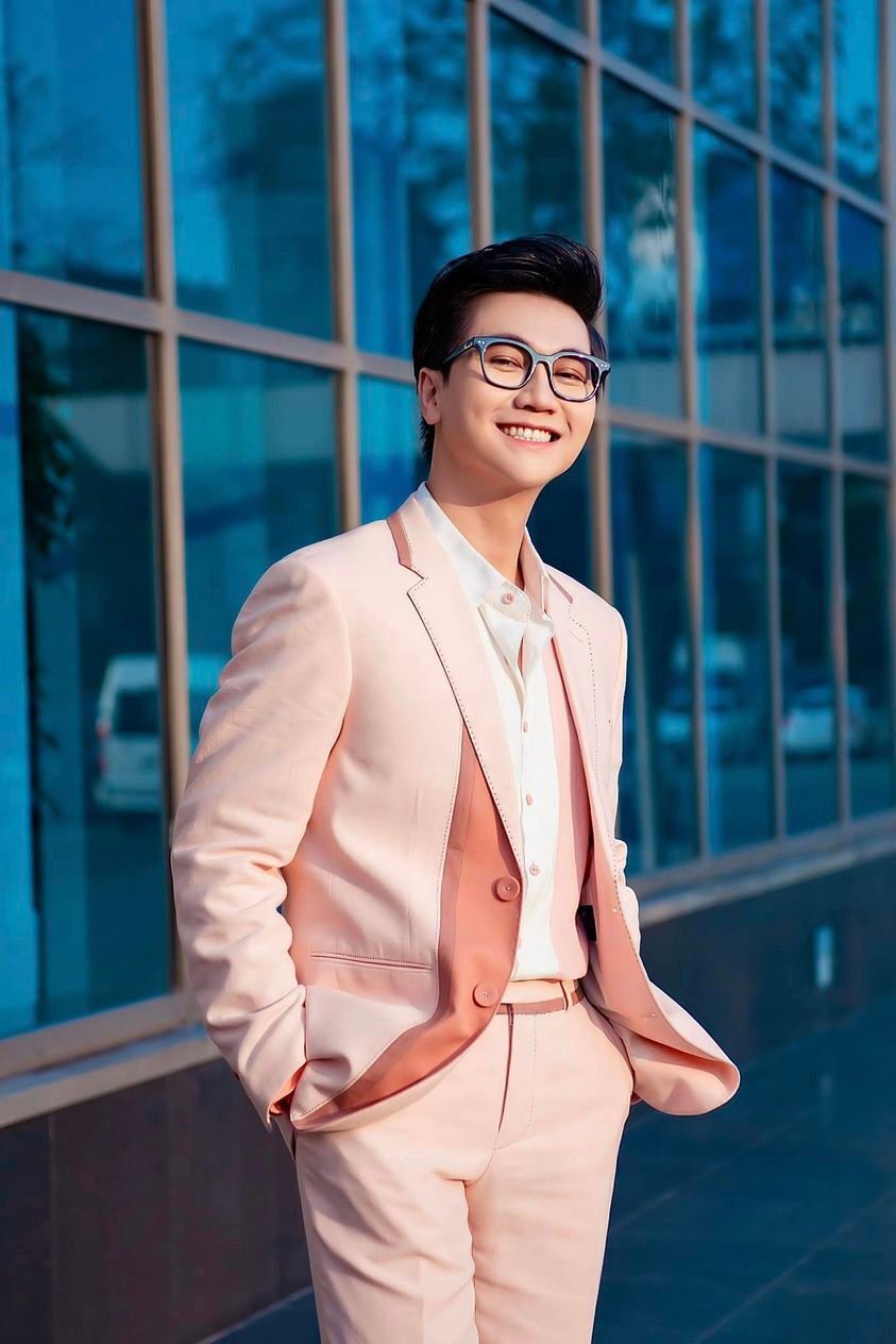 Sao Việt 13/11: Cháu gái Vũ Linh tươi tắn bên mẹ, Lâm Khánh Chi khoe 'tình mới' - 6