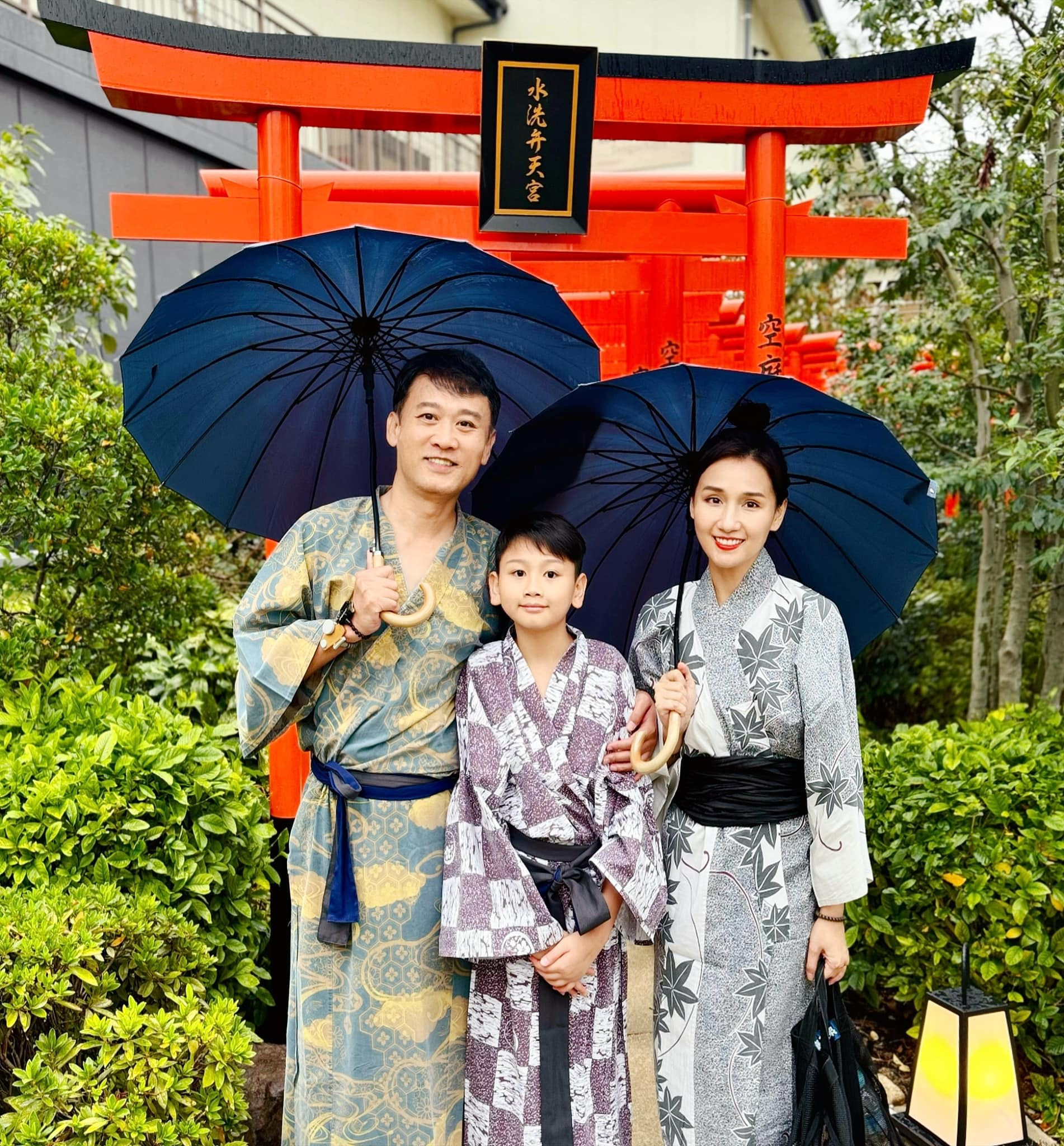 Sao Việt 13/11: Cháu gái Vũ Linh tươi tắn bên mẹ, Lâm Khánh Chi khoe 'tình mới' - 18