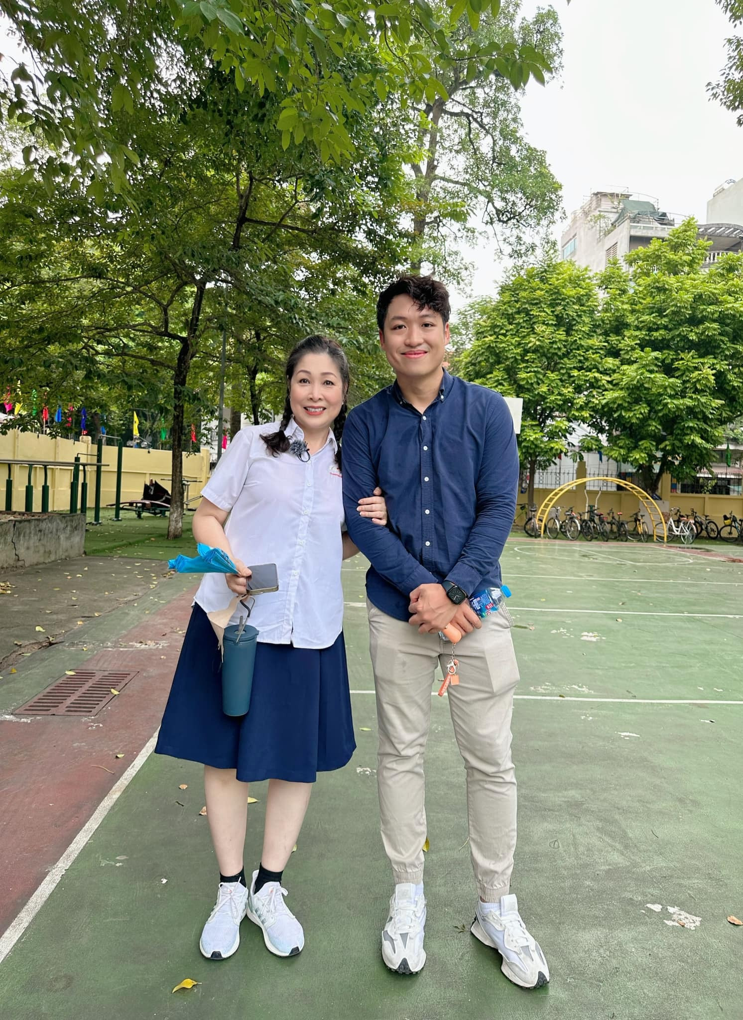 Sao Việt 13/11: Cháu gái Vũ Linh tươi tắn bên mẹ, Lâm Khánh Chi khoe 'tình mới' - 9