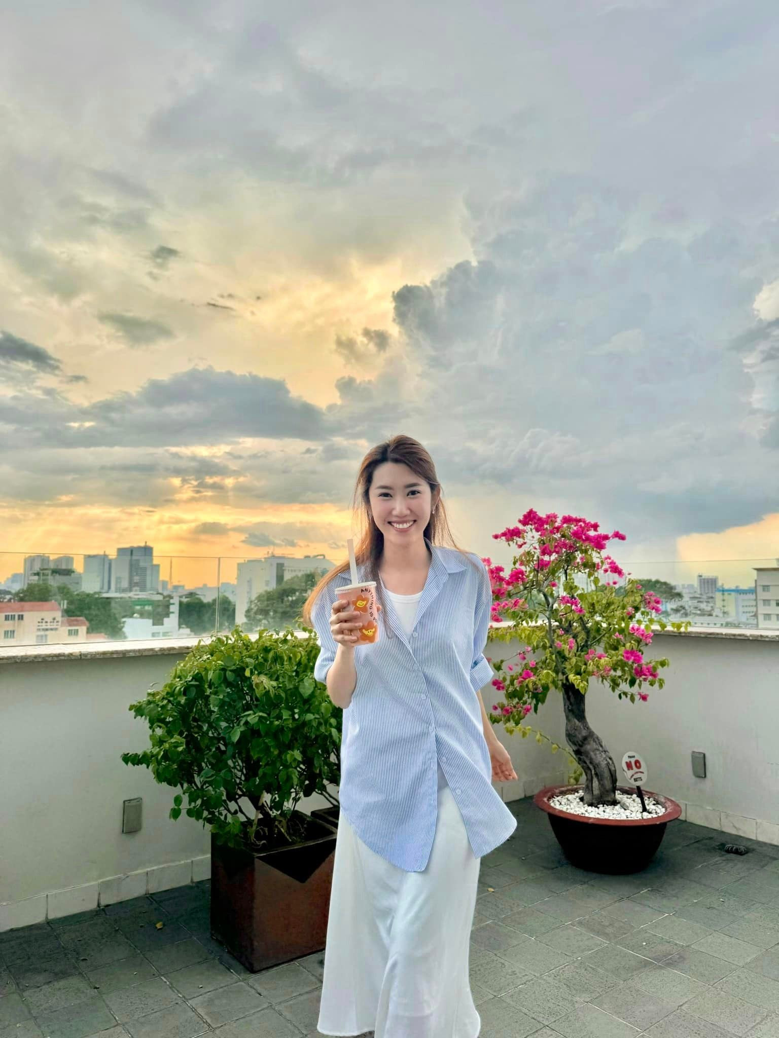 Sao Việt 14/11: Trấn Thành đáng yêu lúc nhỏ, Nam Em khoe nhẫn cầu hôn - 10