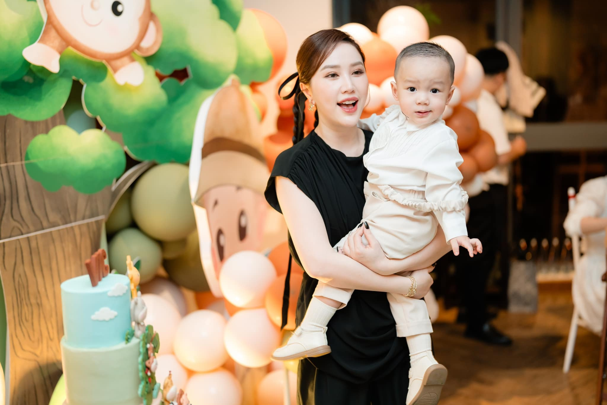 Sao Việt 14/11: Trấn Thành đáng yêu lúc nhỏ, Nam Em khoe nhẫn cầu hôn - 12