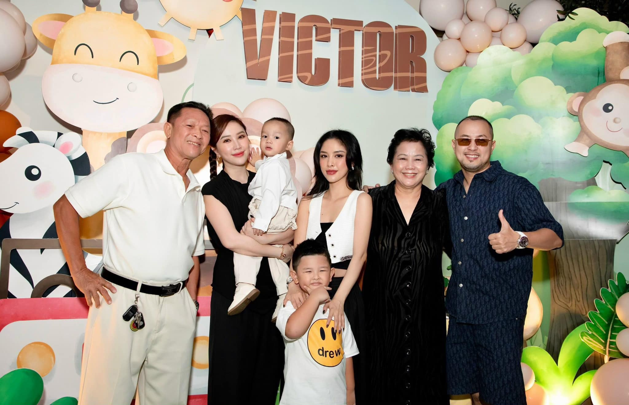 Sao Việt 14/11: Trấn Thành đáng yêu lúc nhỏ, Nam Em khoe nhẫn cầu hôn - 13