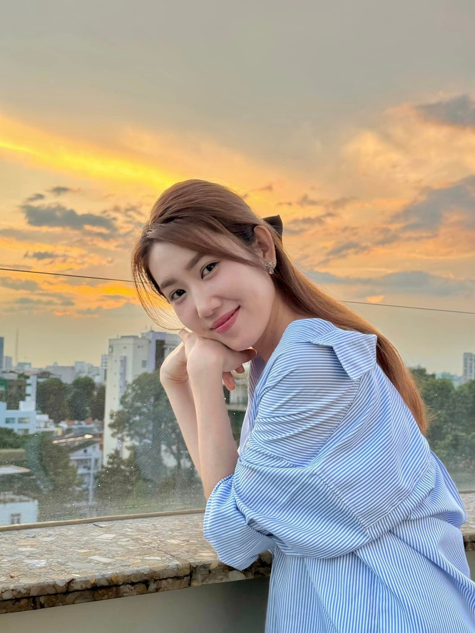 Sao Việt 14/11: Trấn Thành đáng yêu lúc nhỏ, Nam Em khoe nhẫn cầu hôn - 11