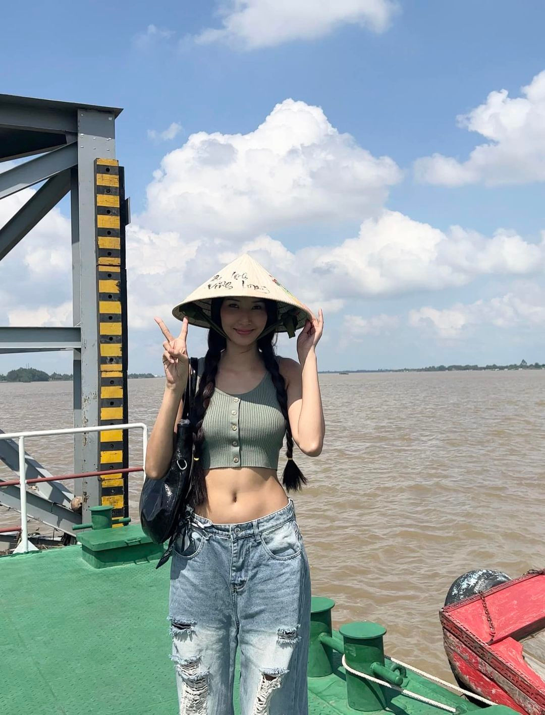 Sao Việt 14/11: Trấn Thành đáng yêu lúc nhỏ, Nam Em khoe nhẫn cầu hôn - 7