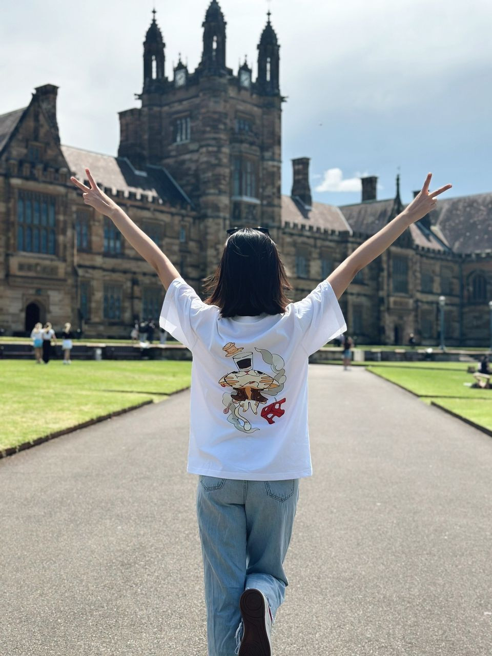 Sao Việt 14/11: Trấn Thành đáng yêu lúc nhỏ, Nam Em khoe nhẫn cầu hôn - 17