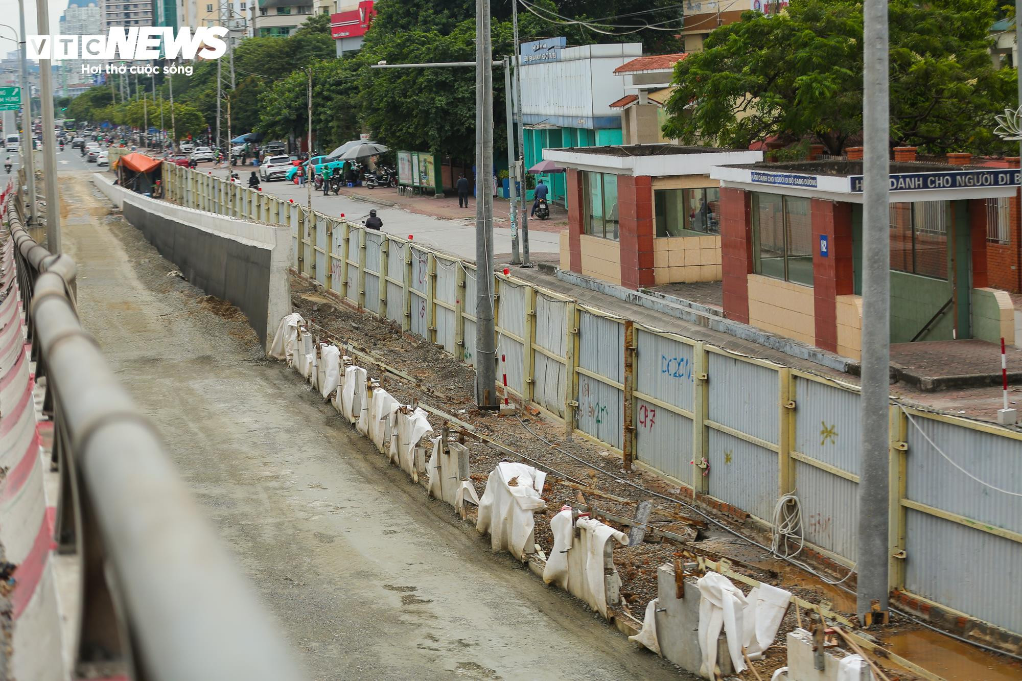 Hai cầu vượt thép 342 tỷ đồng ở Hà Nội thế nào sau hơn 9 tháng thi công? - 15