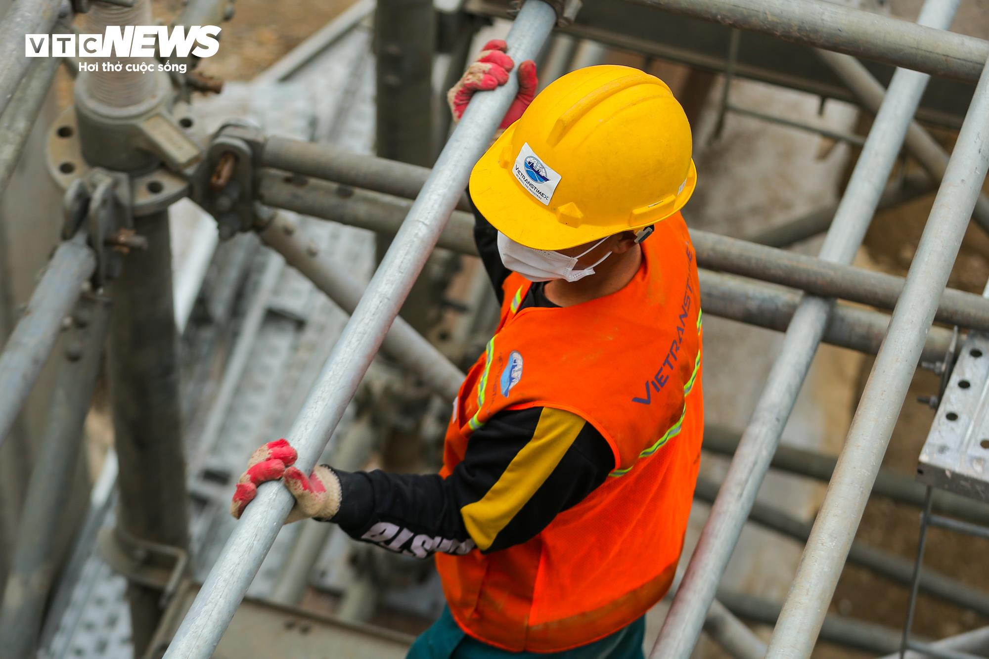 Hai cầu vượt thép 342 tỷ đồng ở Hà Nội thế nào sau hơn 9 tháng thi công? - 8