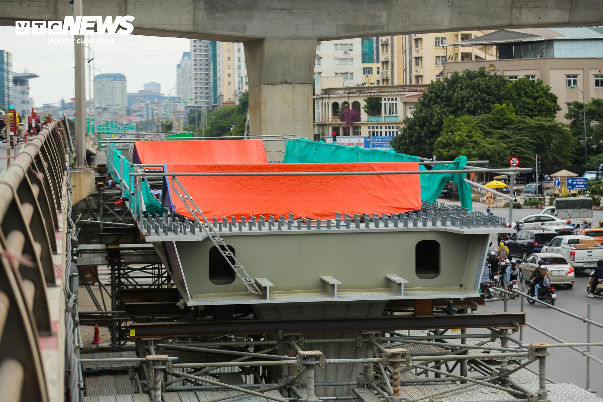 Hai cầu vượt thép 342 tỷ đồng ở Hà Nội thế nào sau hơn 9 tháng thi công? - 13