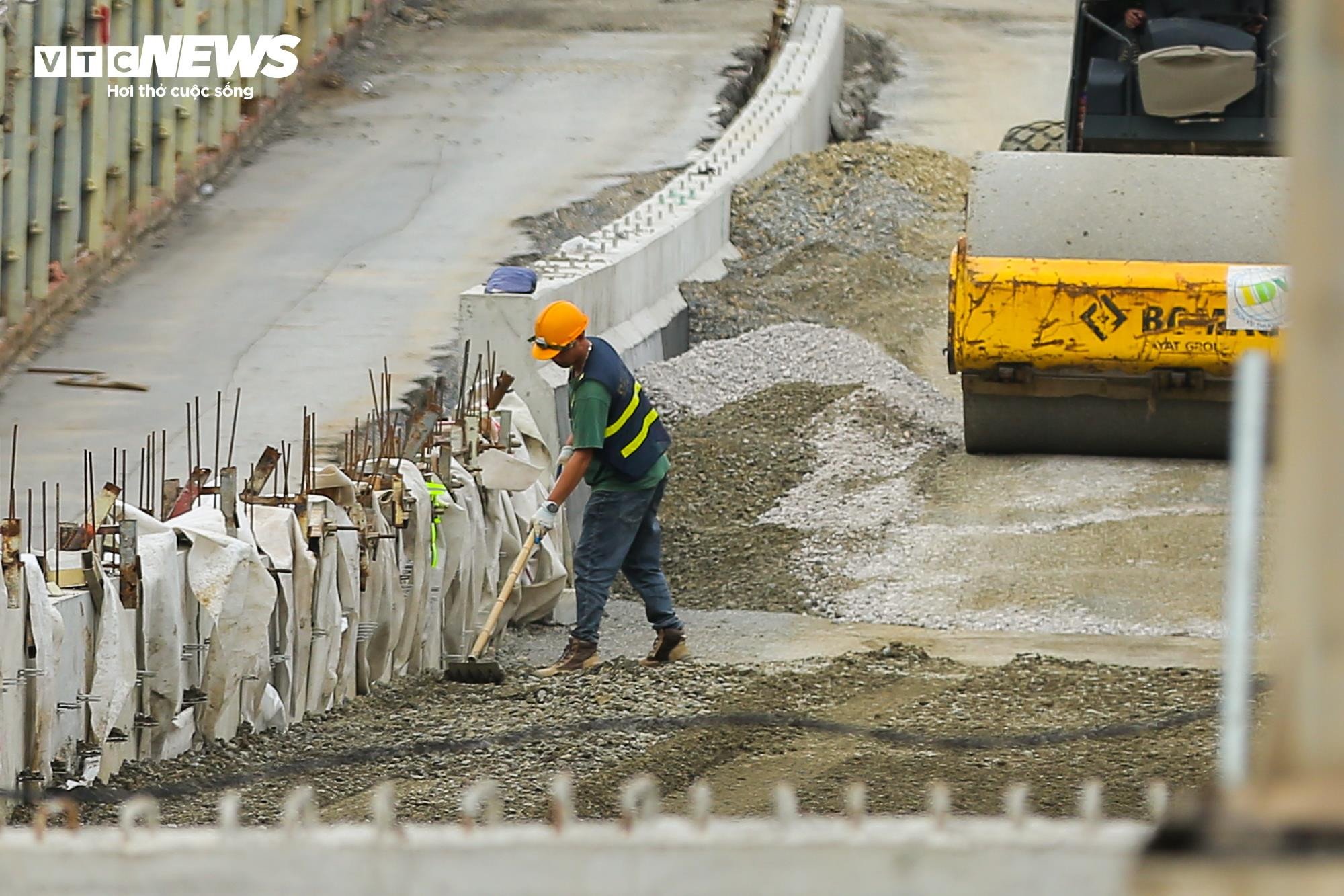 Hai cầu vượt thép 342 tỷ đồng ở Hà Nội thế nào sau hơn 9 tháng thi công? - 11