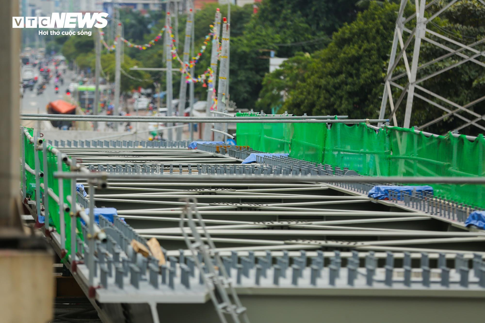 Hai cầu vượt thép 342 tỷ đồng ở Hà Nội thế nào sau hơn 9 tháng thi công? - 14