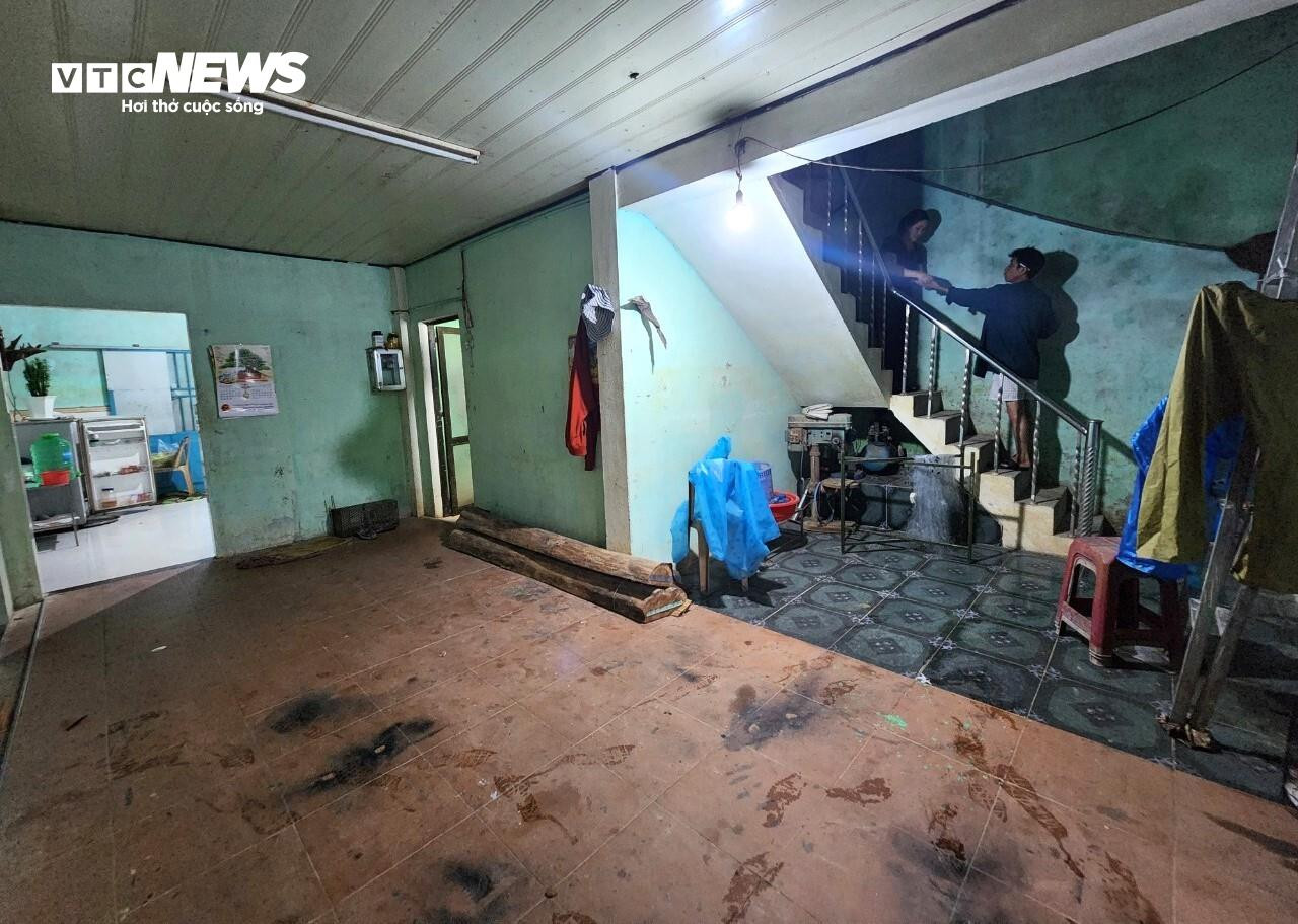 Mưa lớn, nước sông dâng cao, dân Quảng Nam tất tả dọn đồ tránh lũ - 7