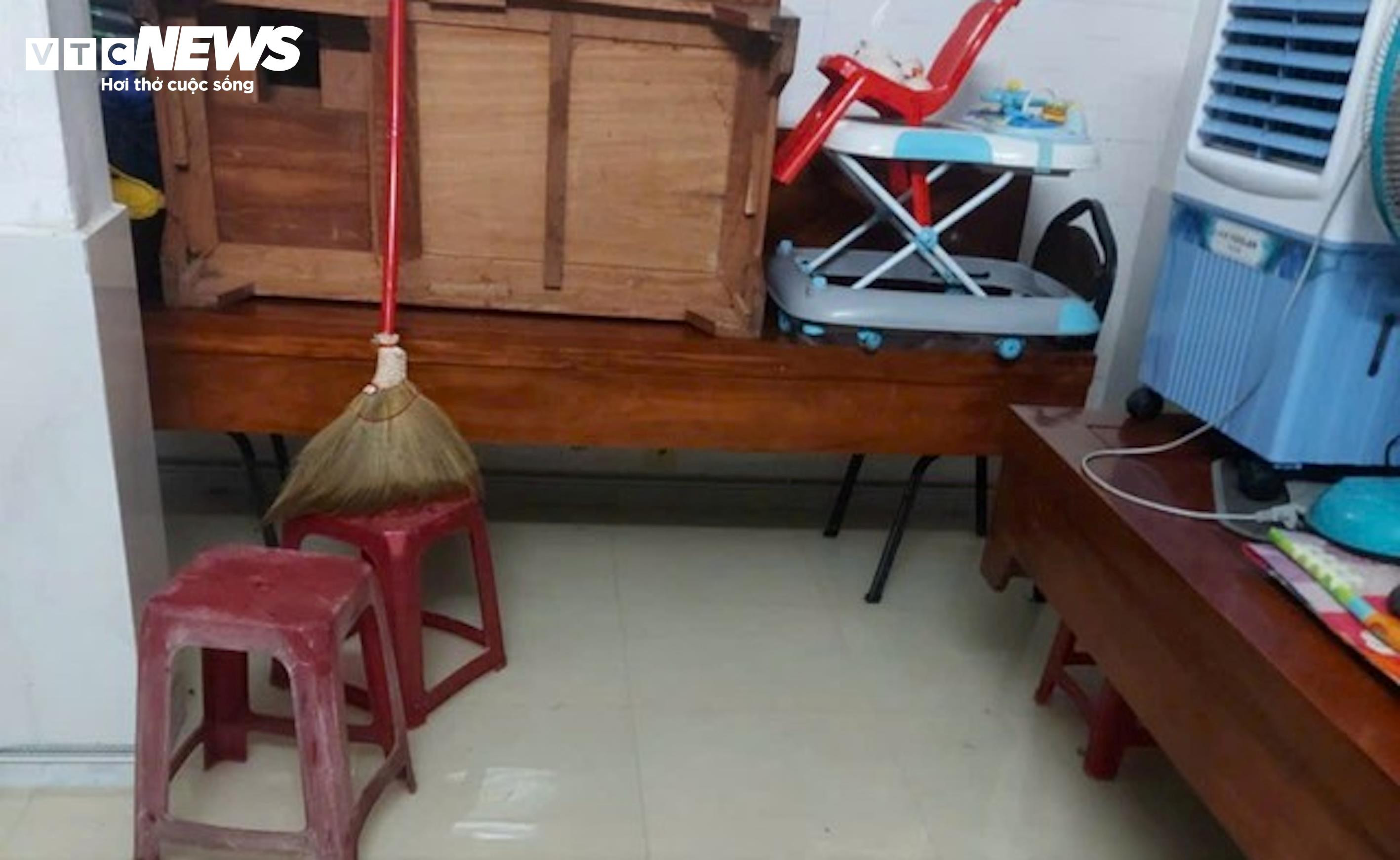 Nước tràn vào phòng trọ, sinh viên ở Huế trắng đêm chạy lụt - 8