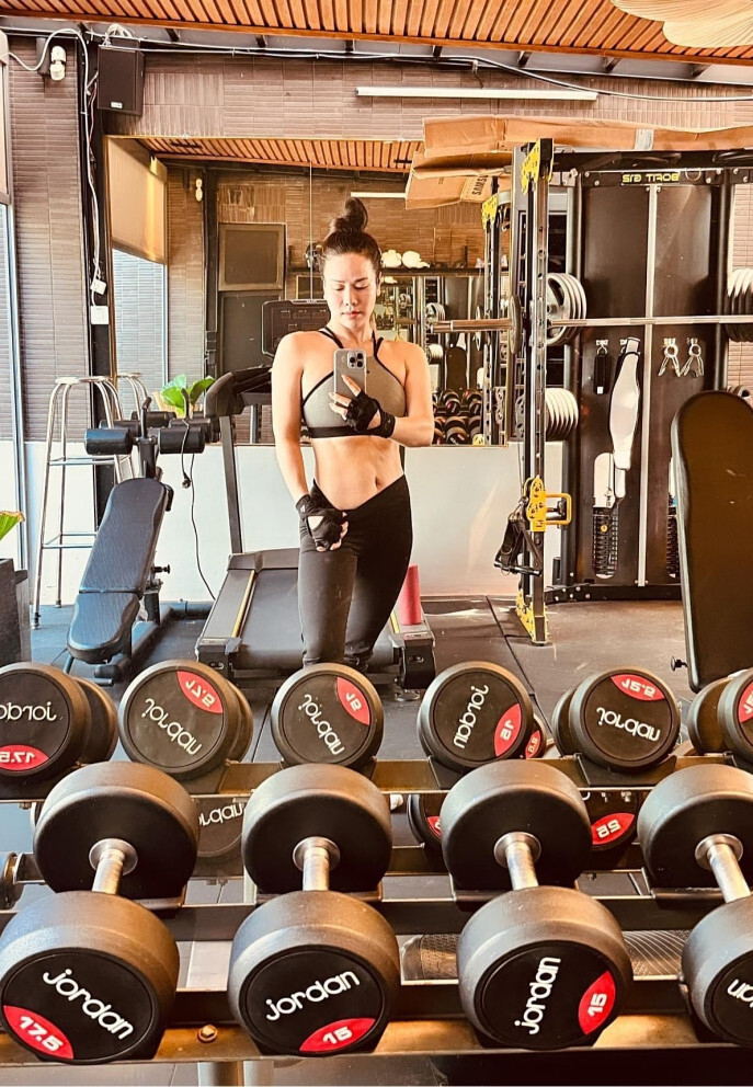 Sao Việt 17/11: Cháu gái Vũ Linh tươi tắn tại Pháp, Bình An tặng vợ ô tô sang - 12