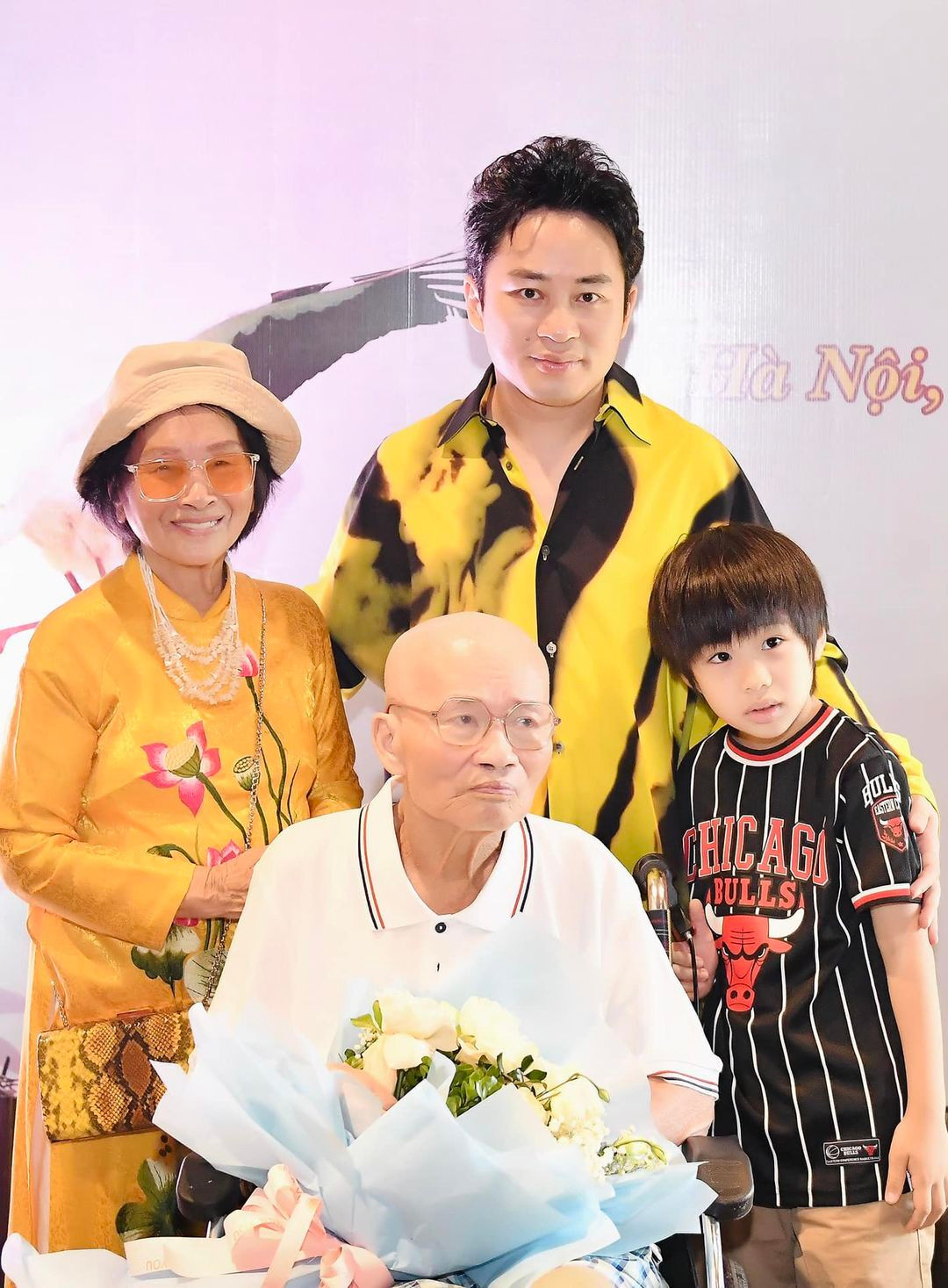 Sao Việt 18/11: Nam Em khoe bạn trai, Hoà Minzy tự tin làm mẹ giỏi - 10